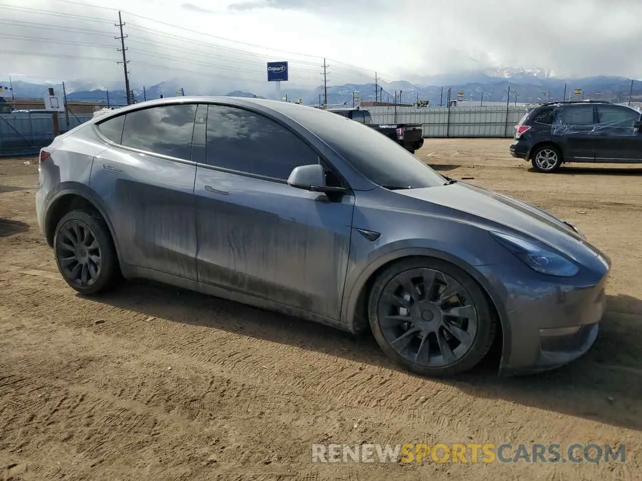 4 Photograph of a damaged car 7SAYGDEE7PF888996 TESLA MODEL Y 2023