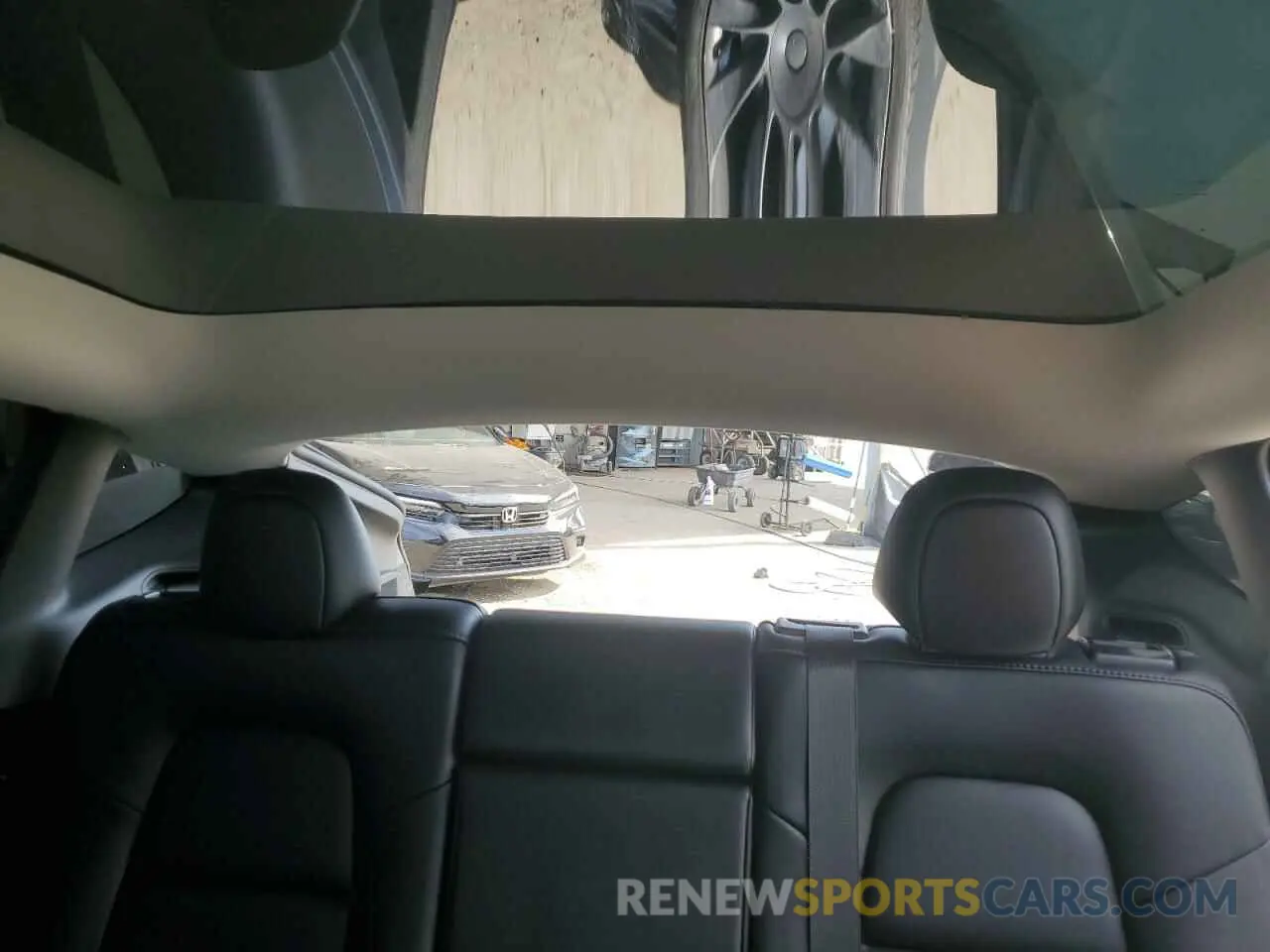 10 Photograph of a damaged car 7SAYGDEE7PF921057 TESLA MODEL Y 2023