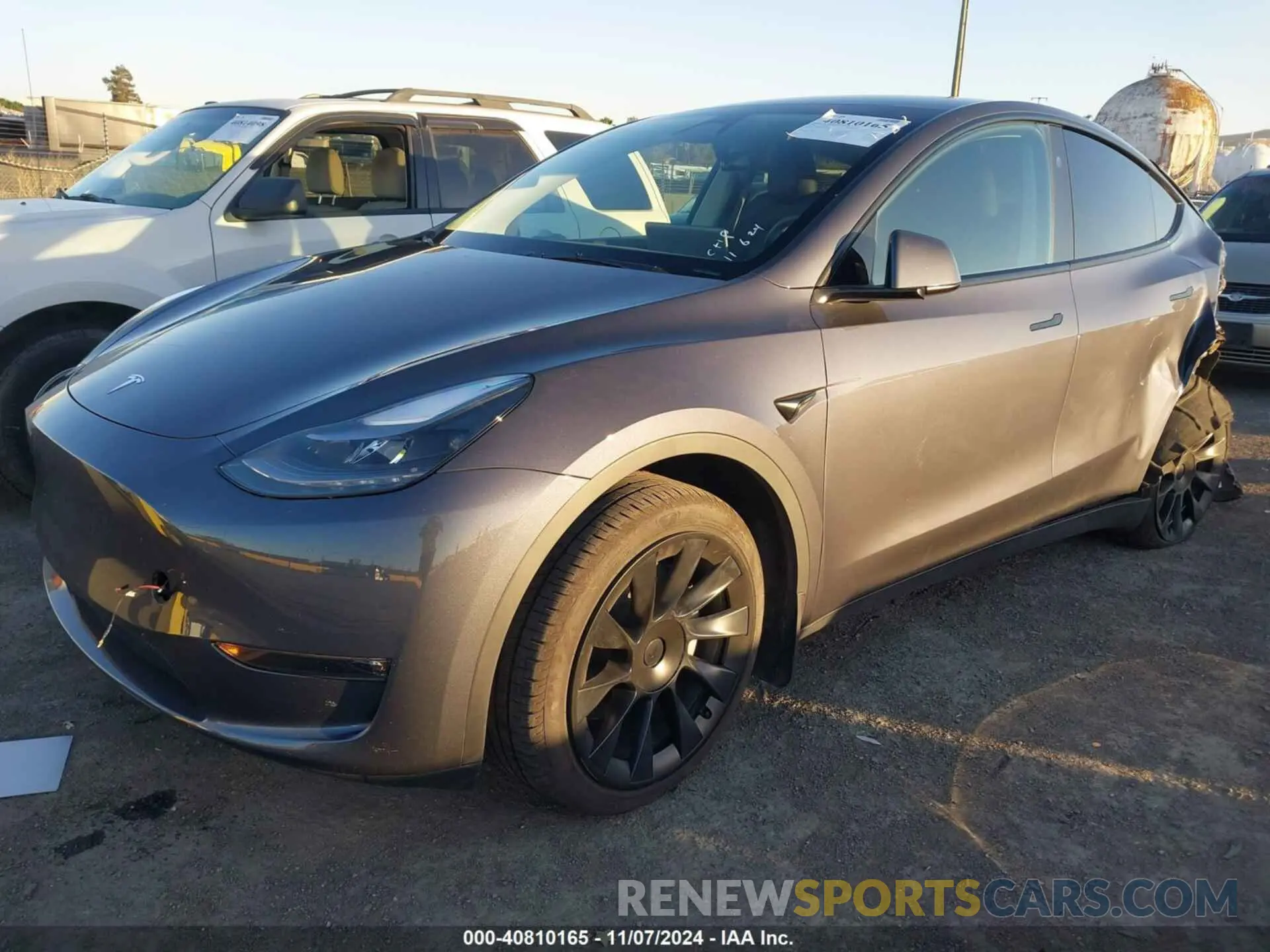 2 Photograph of a damaged car 7SAYGDEE7PF929045 TESLA MODEL Y 2023