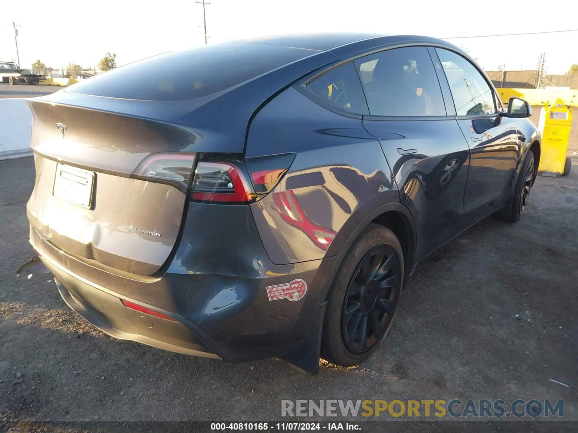 4 Photograph of a damaged car 7SAYGDEE7PF929045 TESLA MODEL Y 2023