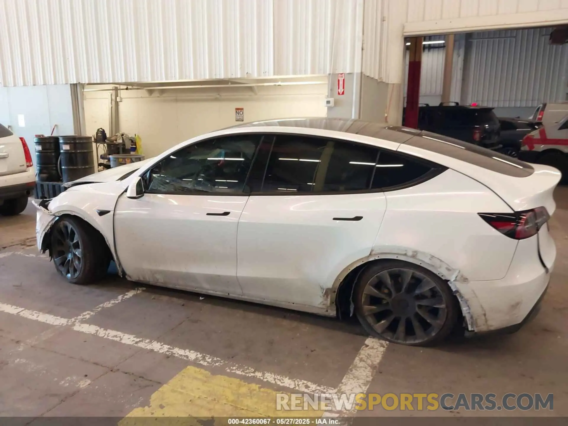 14 Photograph of a damaged car 7SAYGDEE7PF936772 TESLA MODEL Y 2023