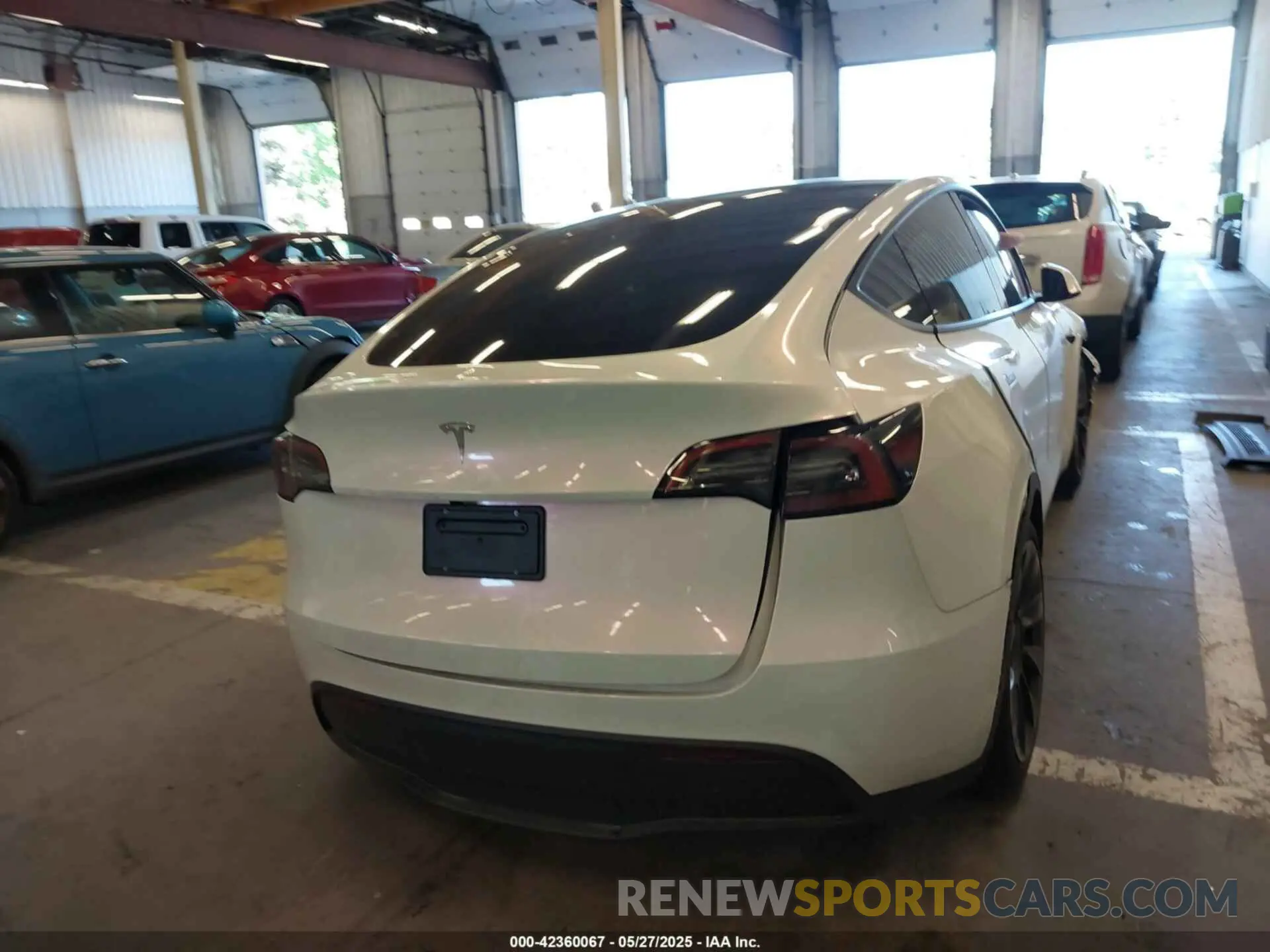 16 Photograph of a damaged car 7SAYGDEE7PF936772 TESLA MODEL Y 2023