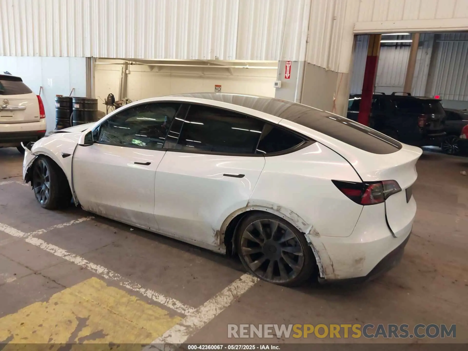 3 Photograph of a damaged car 7SAYGDEE7PF936772 TESLA MODEL Y 2023