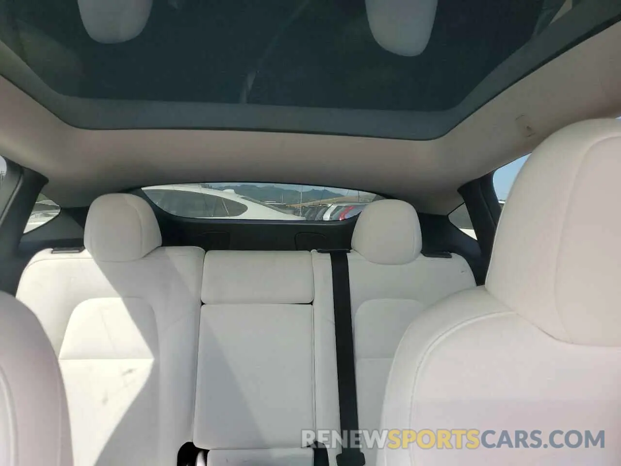 10 Photograph of a damaged car 7SAYGDEE7PF942474 TESLA MODEL Y 2023