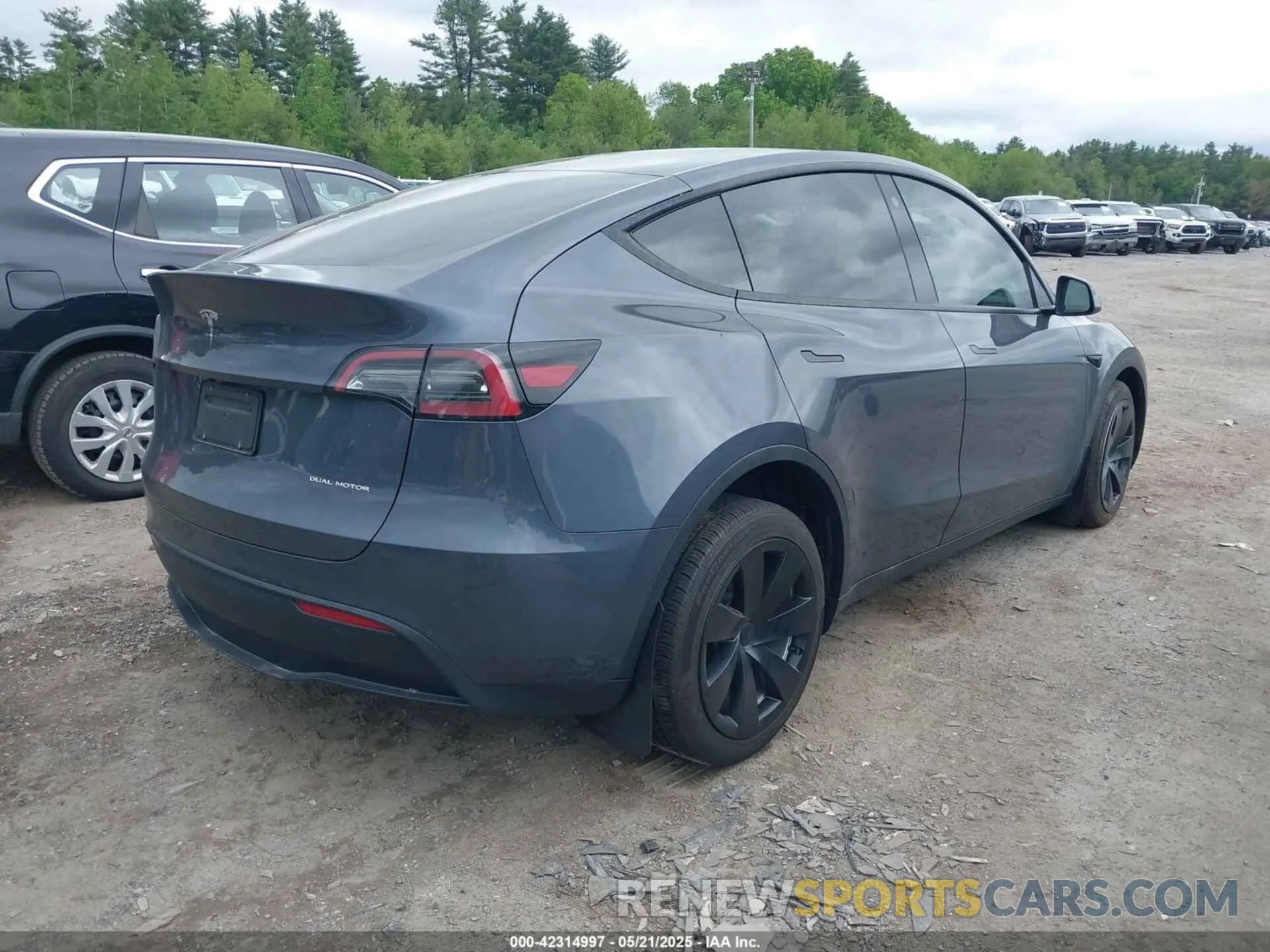 4 Photograph of a damaged car 7SAYGDEE8PA023354 TESLA MODEL Y 2023