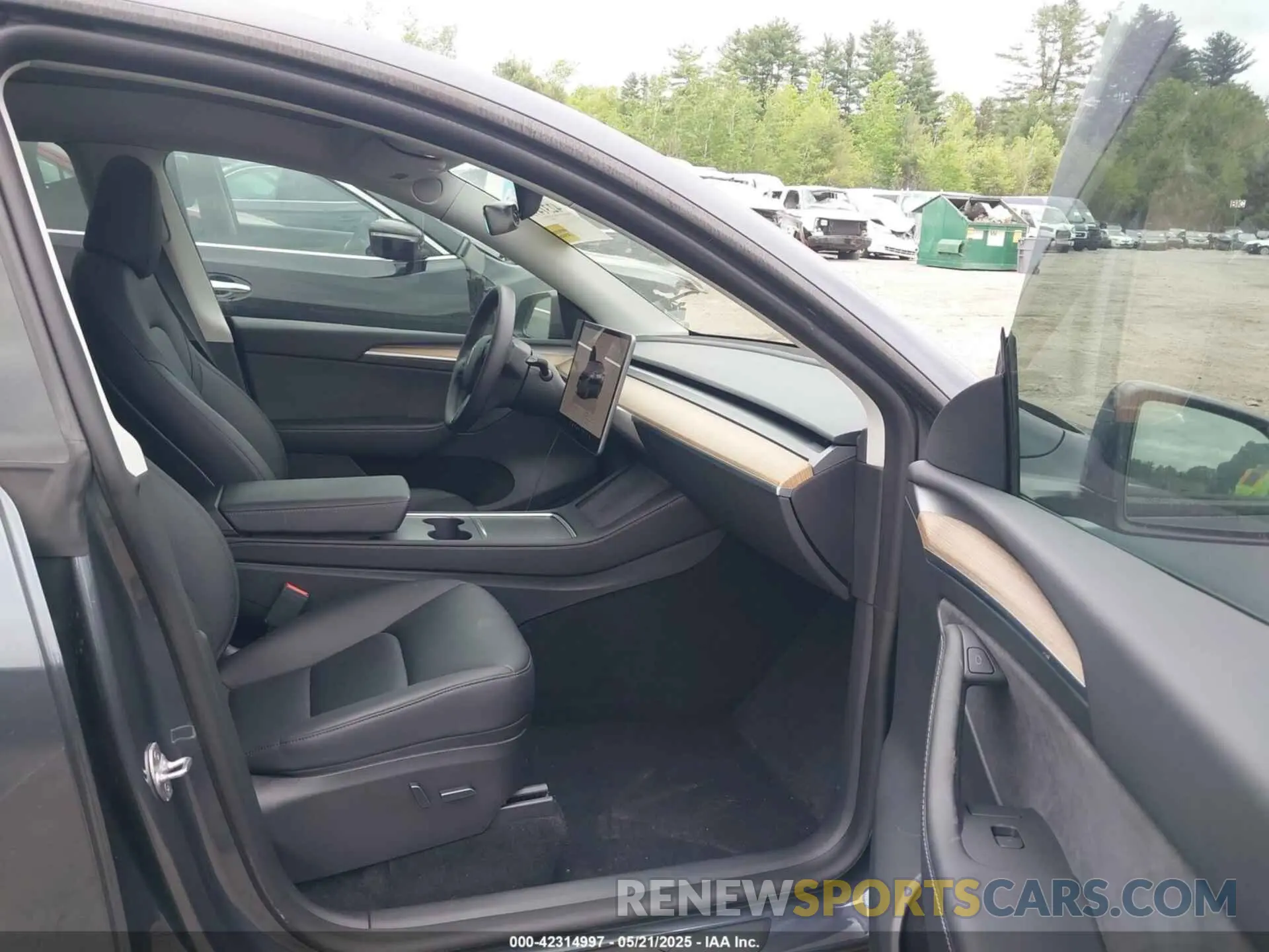 5 Photograph of a damaged car 7SAYGDEE8PA023354 TESLA MODEL Y 2023