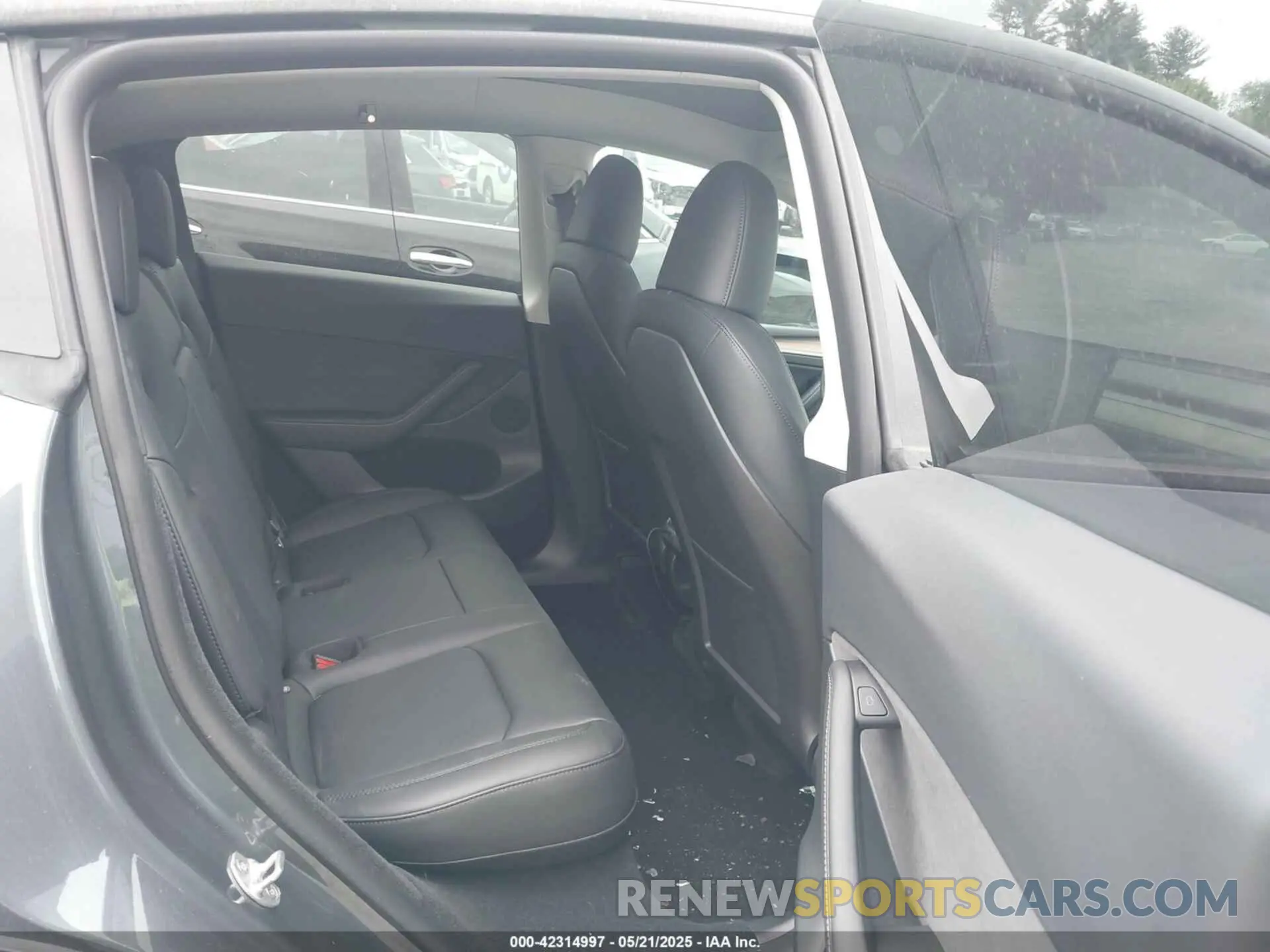 8 Photograph of a damaged car 7SAYGDEE8PA023354 TESLA MODEL Y 2023