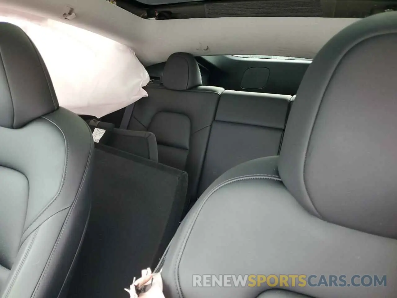 10 Photograph of a damaged car 7SAYGDEE8PA028098 TESLA MODEL Y 2023