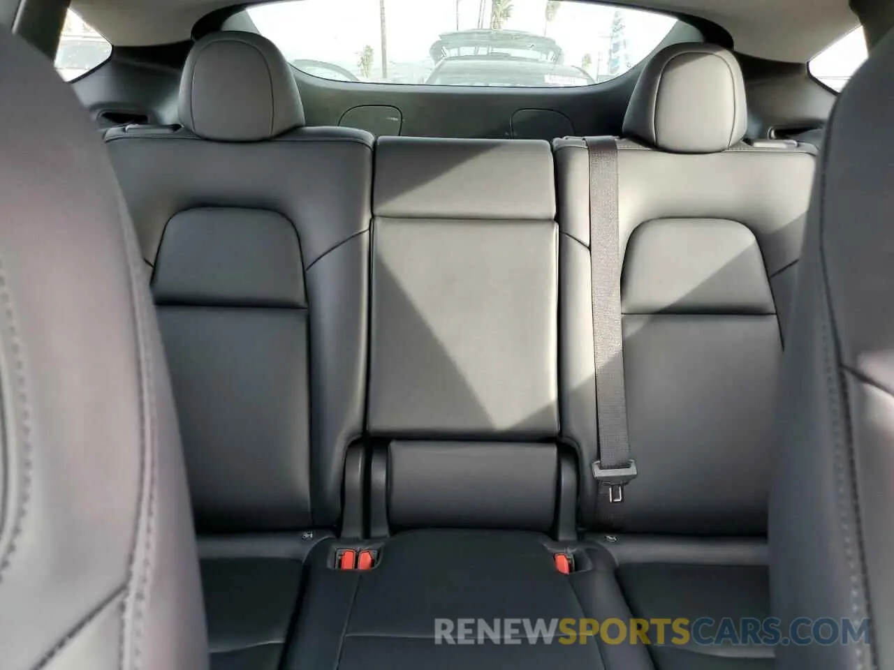 10 Photograph of a damaged car 7SAYGDEE8PA028487 TESLA MODEL Y 2023