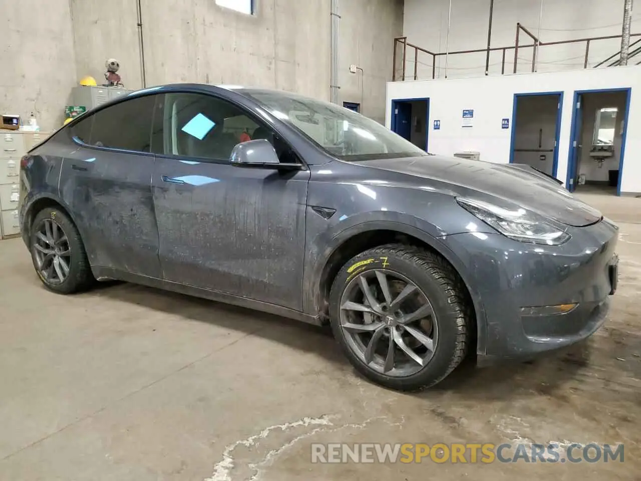 4 Photograph of a damaged car 7SAYGDEE8PA034239 TESLA MODEL Y 2023
