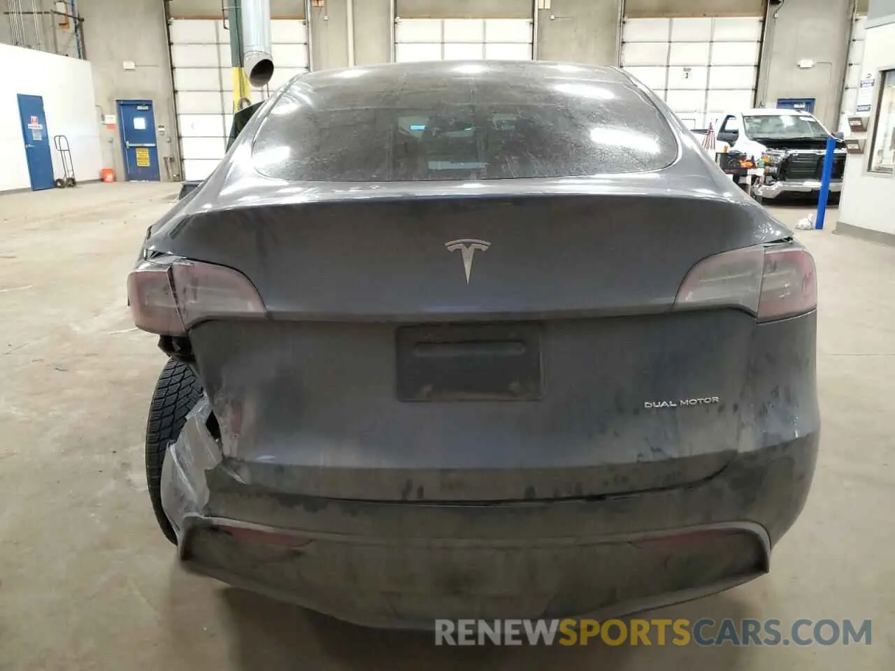 6 Photograph of a damaged car 7SAYGDEE8PA034239 TESLA MODEL Y 2023
