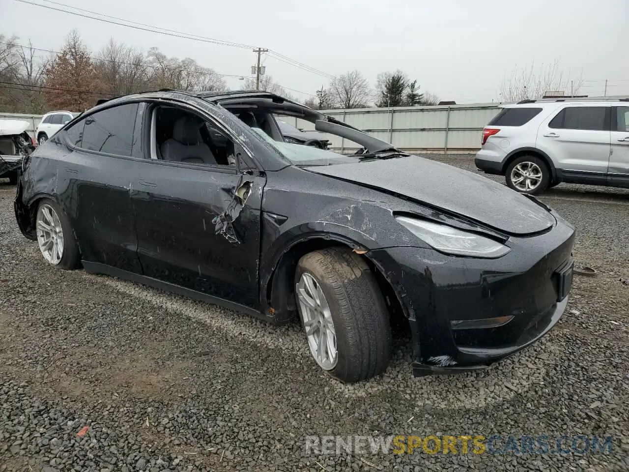 4 Photograph of a damaged car 7SAYGDEE8PA044544 TESLA MODEL Y 2023