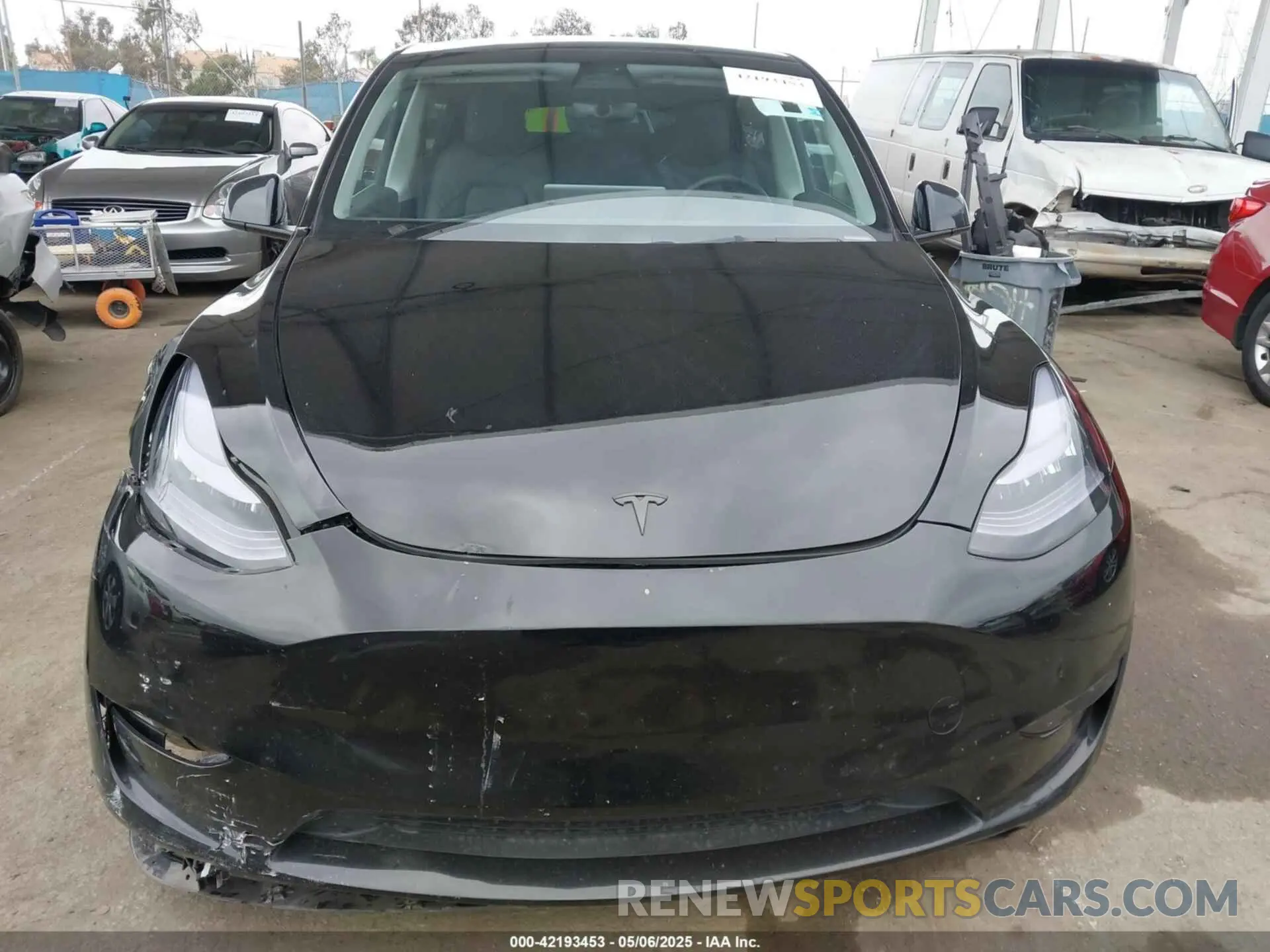 12 Photograph of a damaged car 7SAYGDEE8PA051798 TESLA MODEL Y 2023