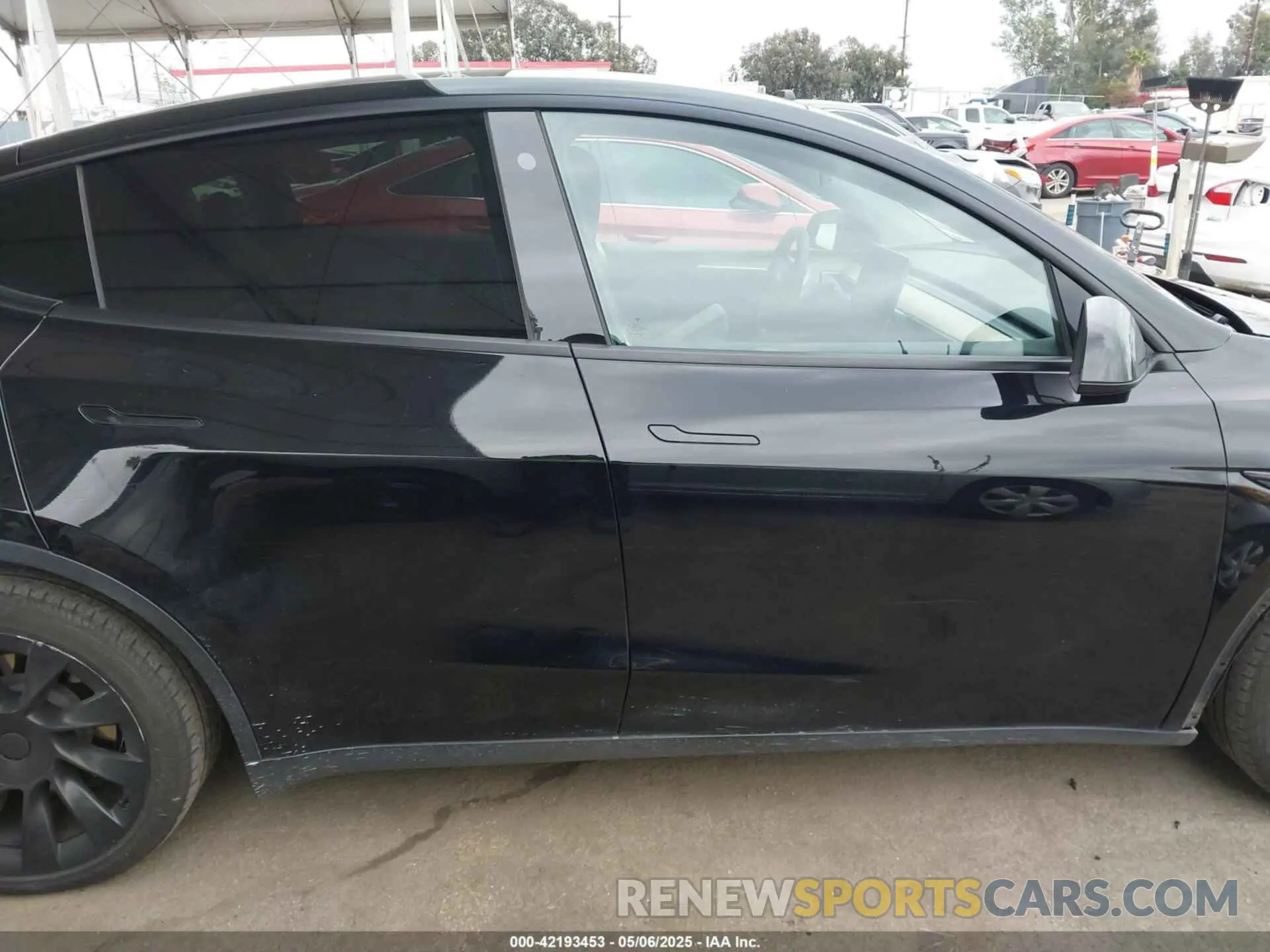 13 Photograph of a damaged car 7SAYGDEE8PA051798 TESLA MODEL Y 2023