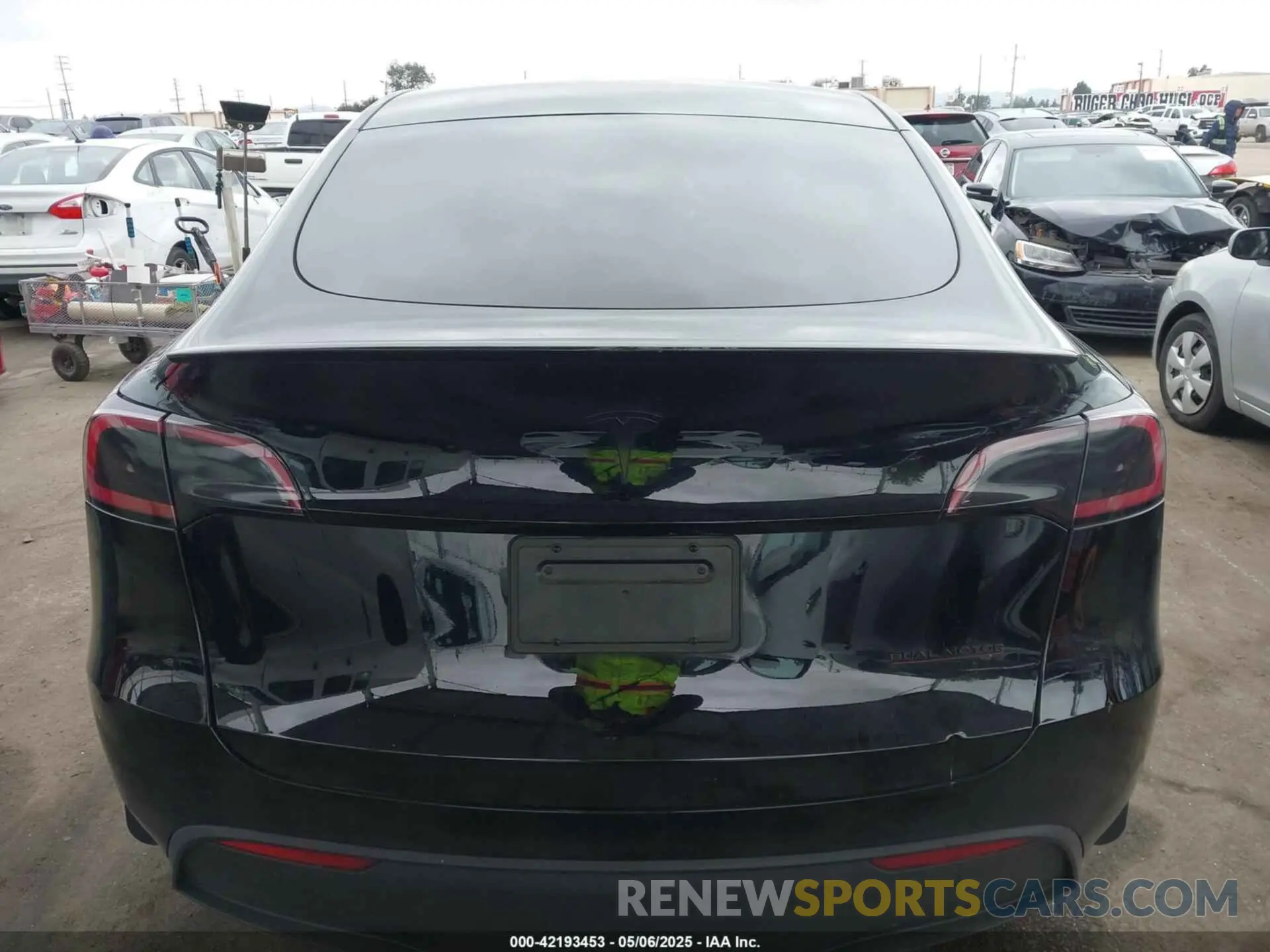 16 Photograph of a damaged car 7SAYGDEE8PA051798 TESLA MODEL Y 2023