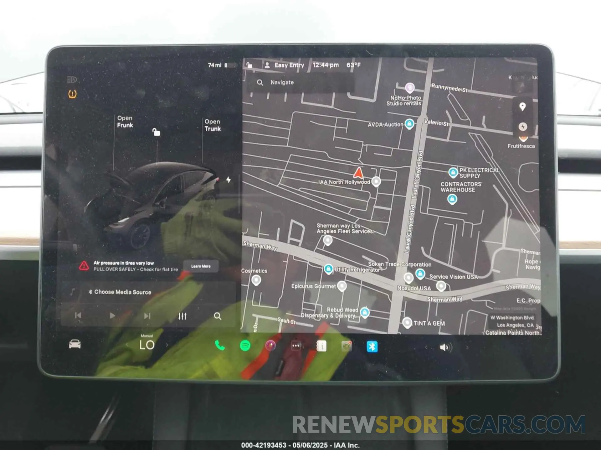 18 Photograph of a damaged car 7SAYGDEE8PA051798 TESLA MODEL Y 2023
