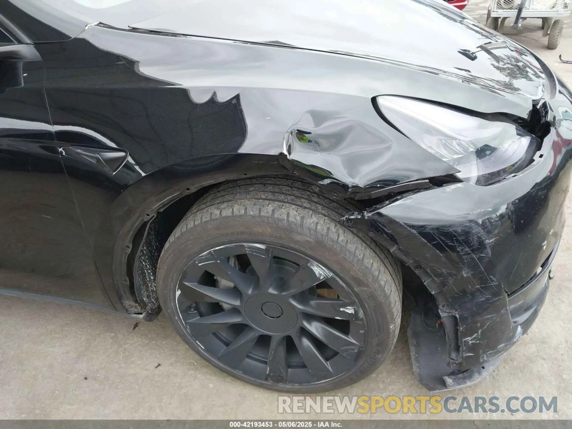 19 Photograph of a damaged car 7SAYGDEE8PA051798 TESLA MODEL Y 2023