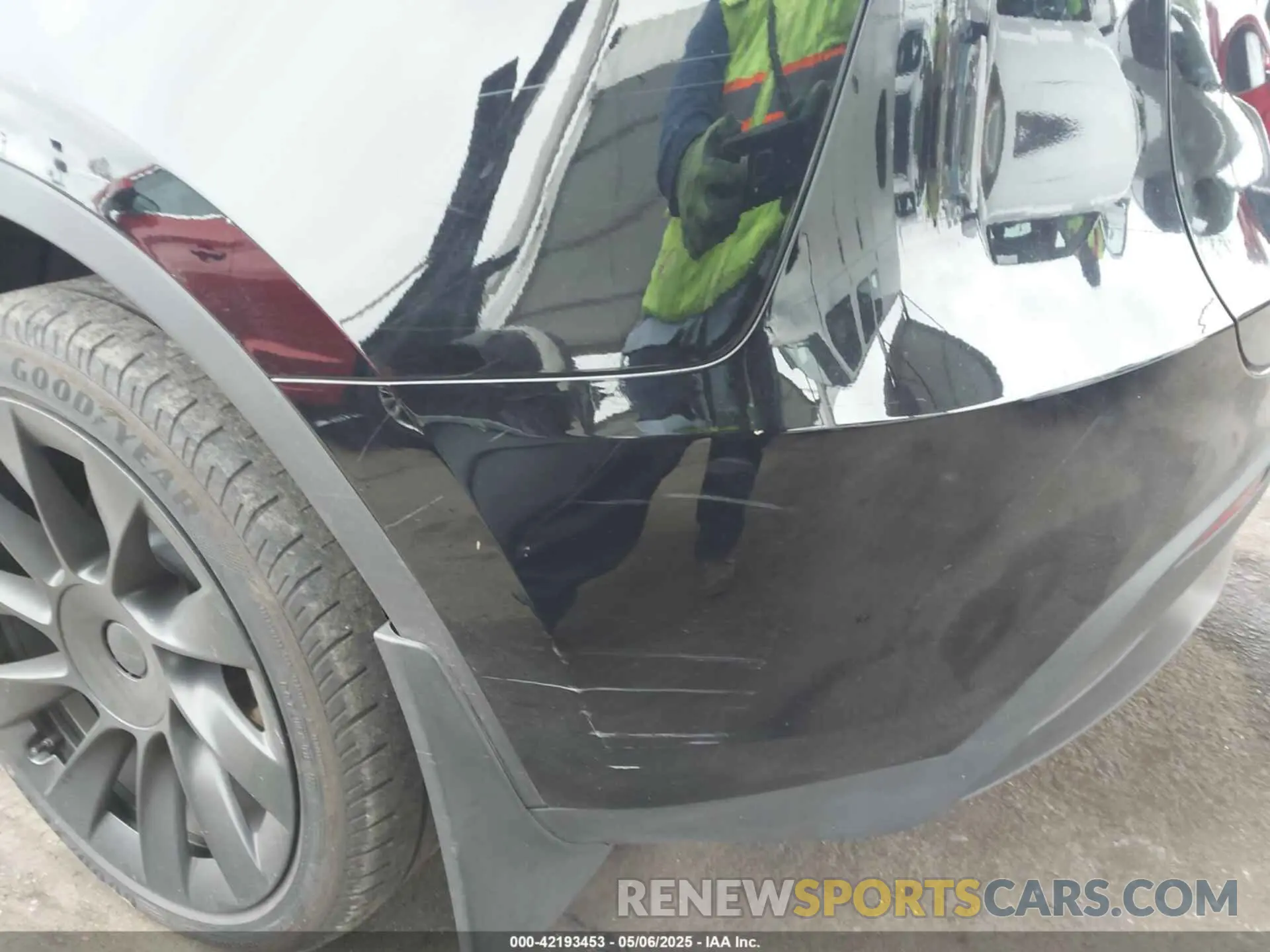 21 Photograph of a damaged car 7SAYGDEE8PA051798 TESLA MODEL Y 2023
