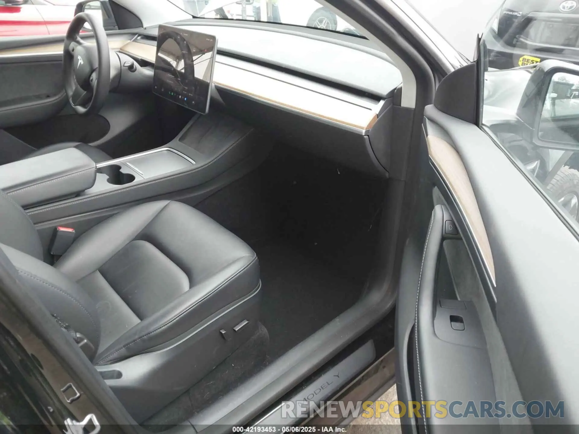 5 Photograph of a damaged car 7SAYGDEE8PA051798 TESLA MODEL Y 2023