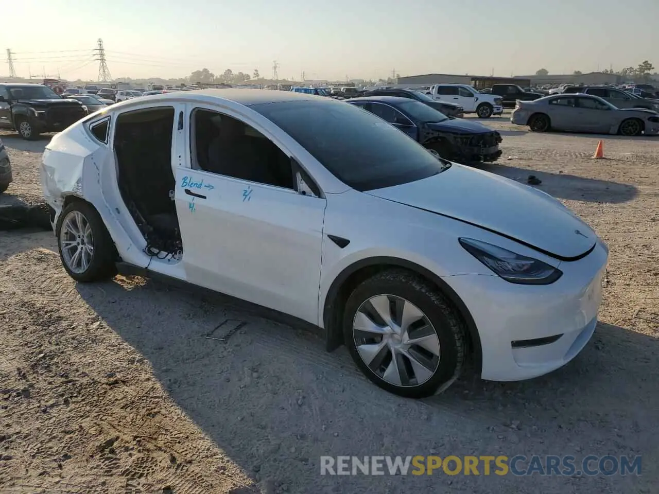 4 Photograph of a damaged car 7SAYGDEE8PA069248 TESLA MODEL Y 2023