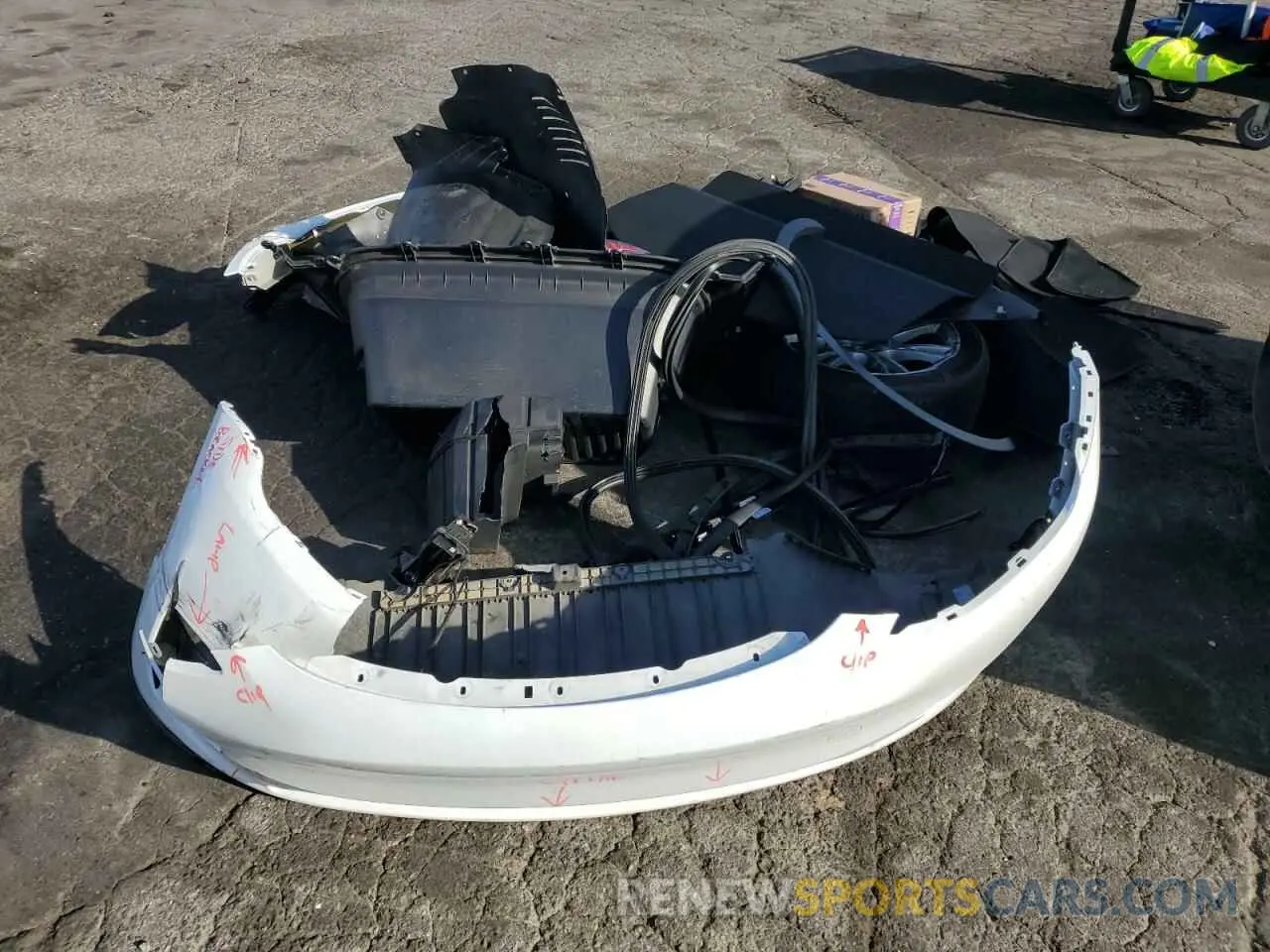 15 Photograph of a damaged car 7SAYGDEE8PA077799 TESLA MODEL Y 2023