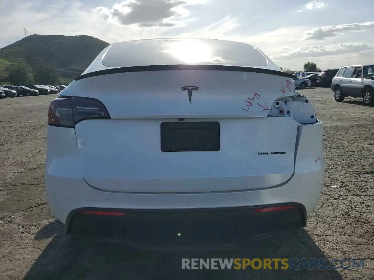 6 Photograph of a damaged car 7SAYGDEE8PA077799 TESLA MODEL Y 2023