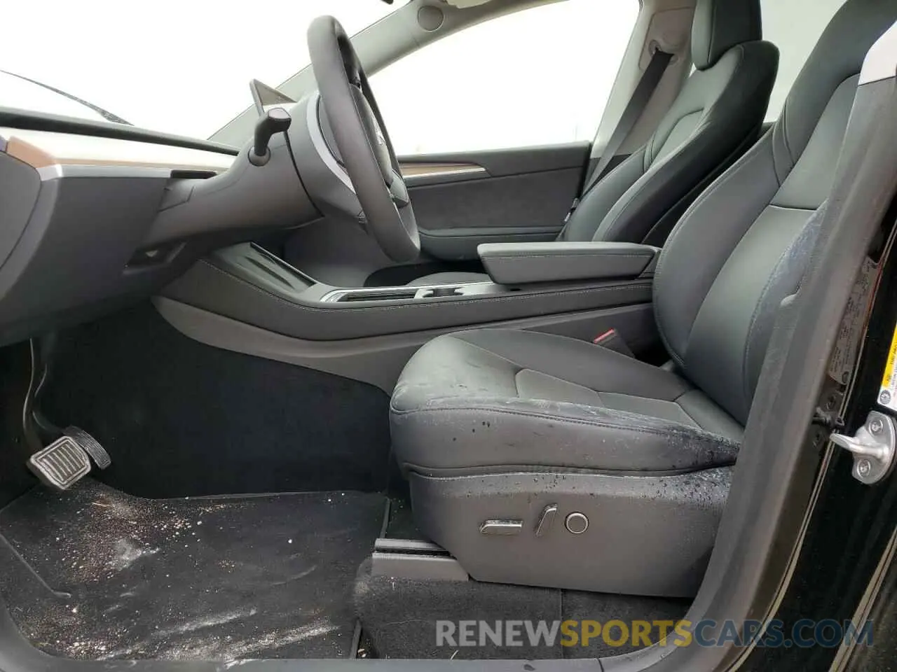 7 Photograph of a damaged car 7SAYGDEE8PA086812 TESLA MODEL Y 2023