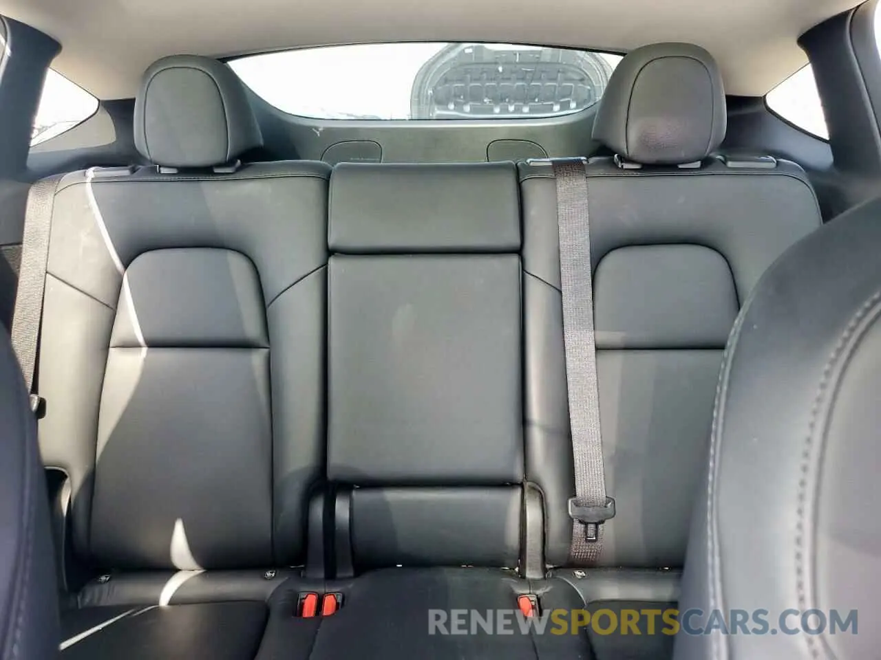 10 Photograph of a damaged car 7SAYGDEE8PA093260 TESLA MODEL Y 2023