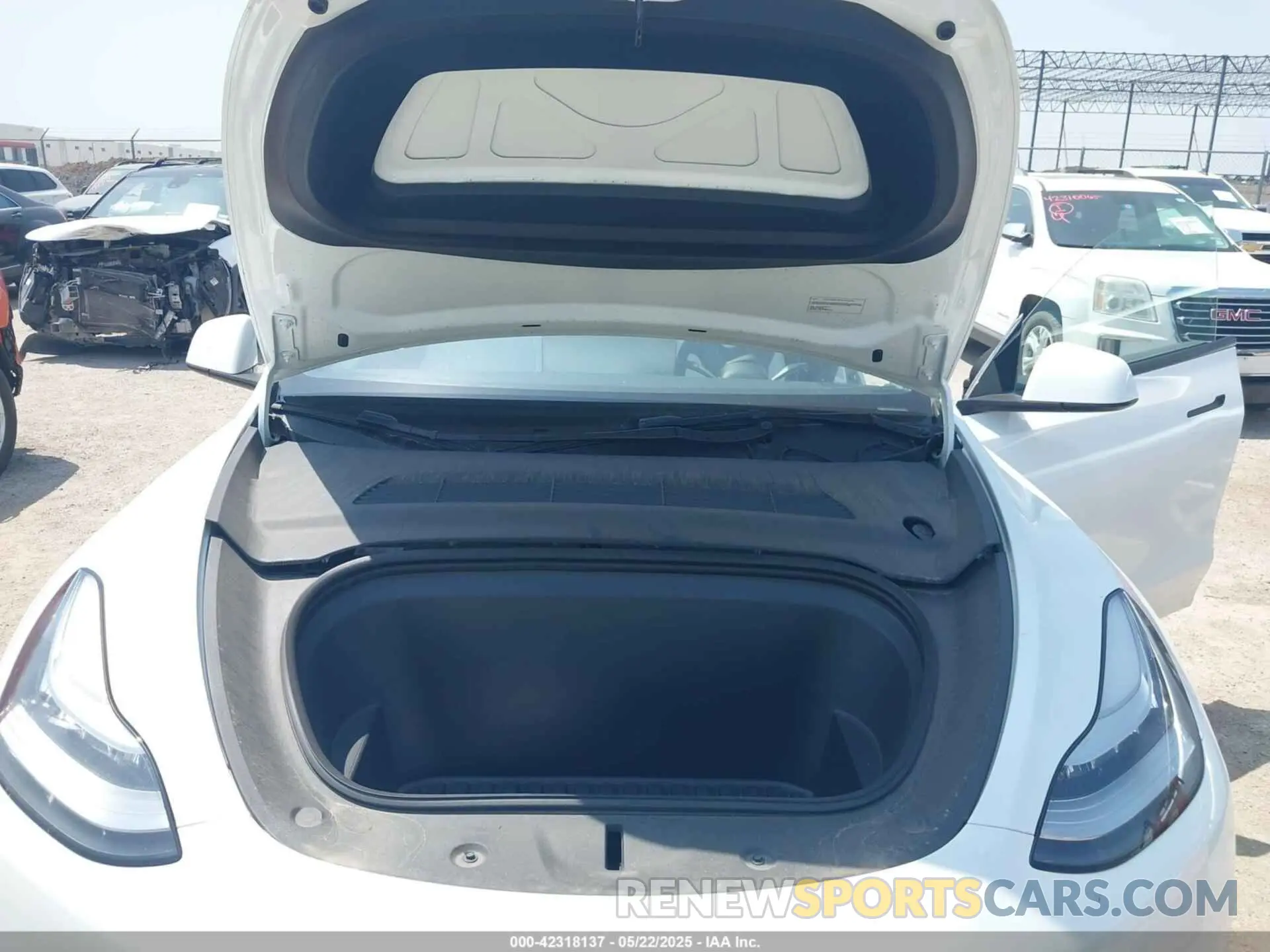 10 Photograph of a damaged car 7SAYGDEE8PA094957 TESLA MODEL Y 2023