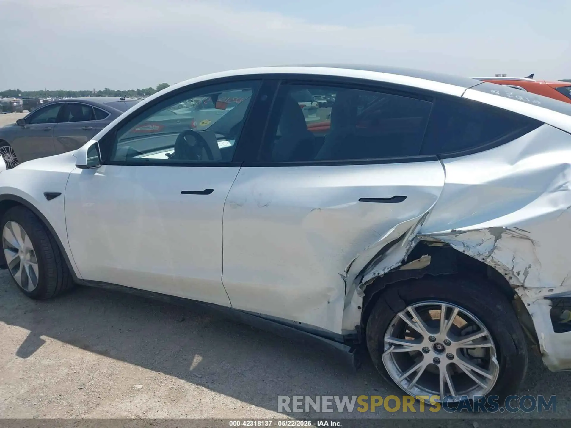 13 Photograph of a damaged car 7SAYGDEE8PA094957 TESLA MODEL Y 2023