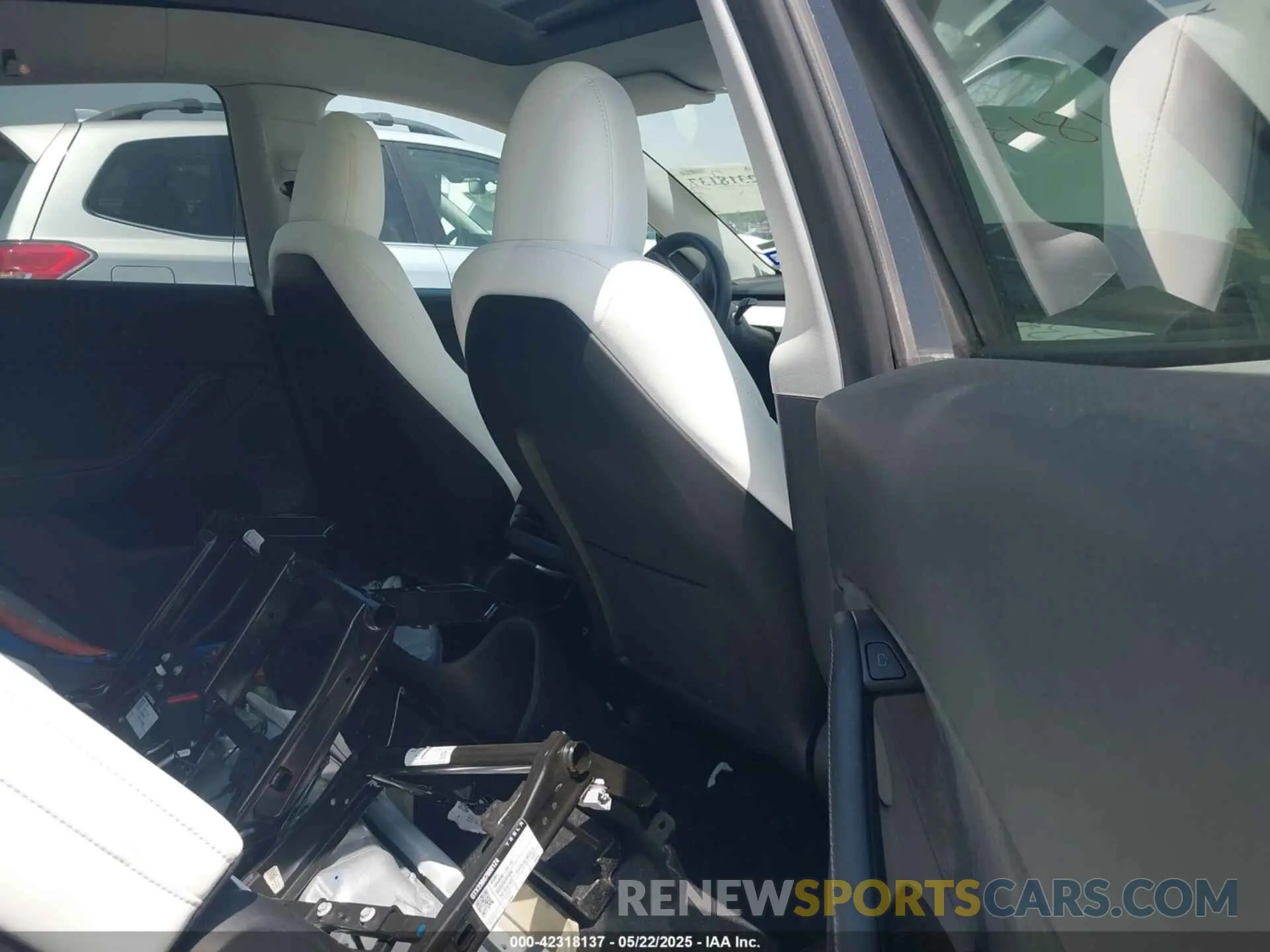 8 Photograph of a damaged car 7SAYGDEE8PA094957 TESLA MODEL Y 2023