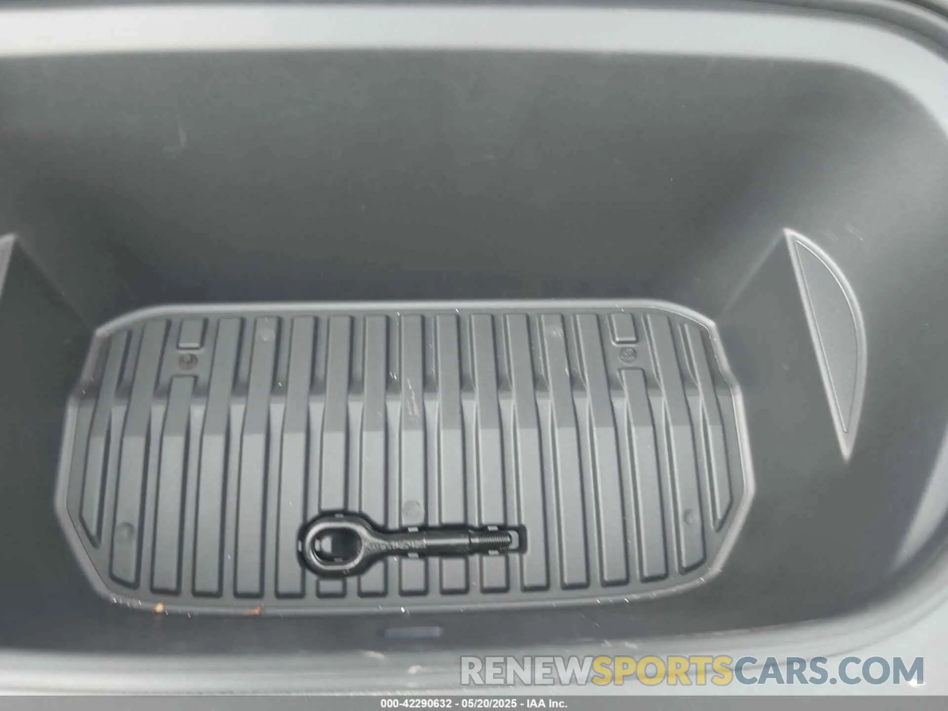 10 Photograph of a damaged car 7SAYGDEE8PA100711 TESLA MODEL Y 2023