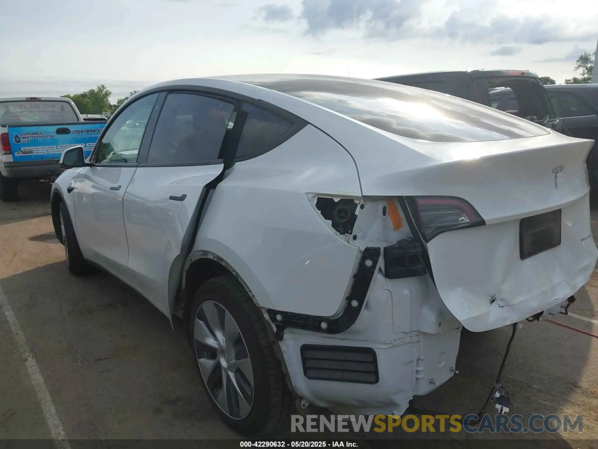 14 Photograph of a damaged car 7SAYGDEE8PA100711 TESLA MODEL Y 2023