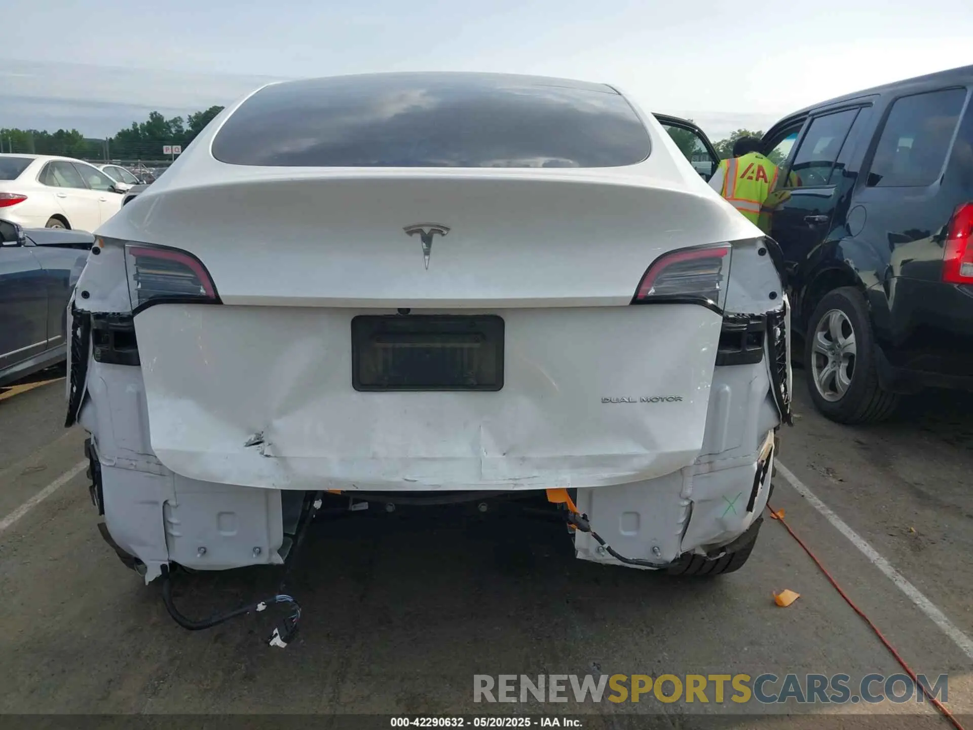 16 Photograph of a damaged car 7SAYGDEE8PA100711 TESLA MODEL Y 2023