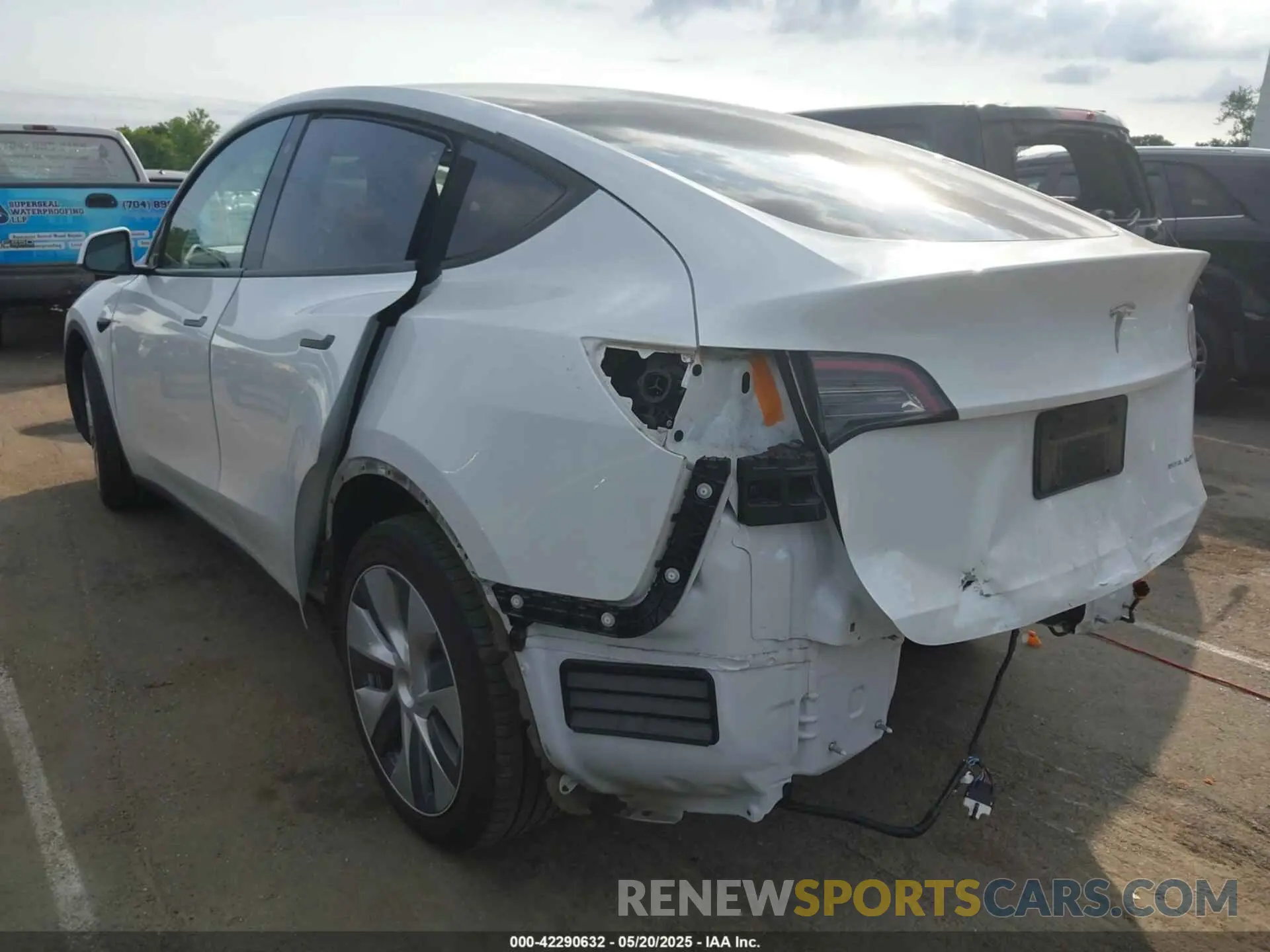 3 Photograph of a damaged car 7SAYGDEE8PA100711 TESLA MODEL Y 2023