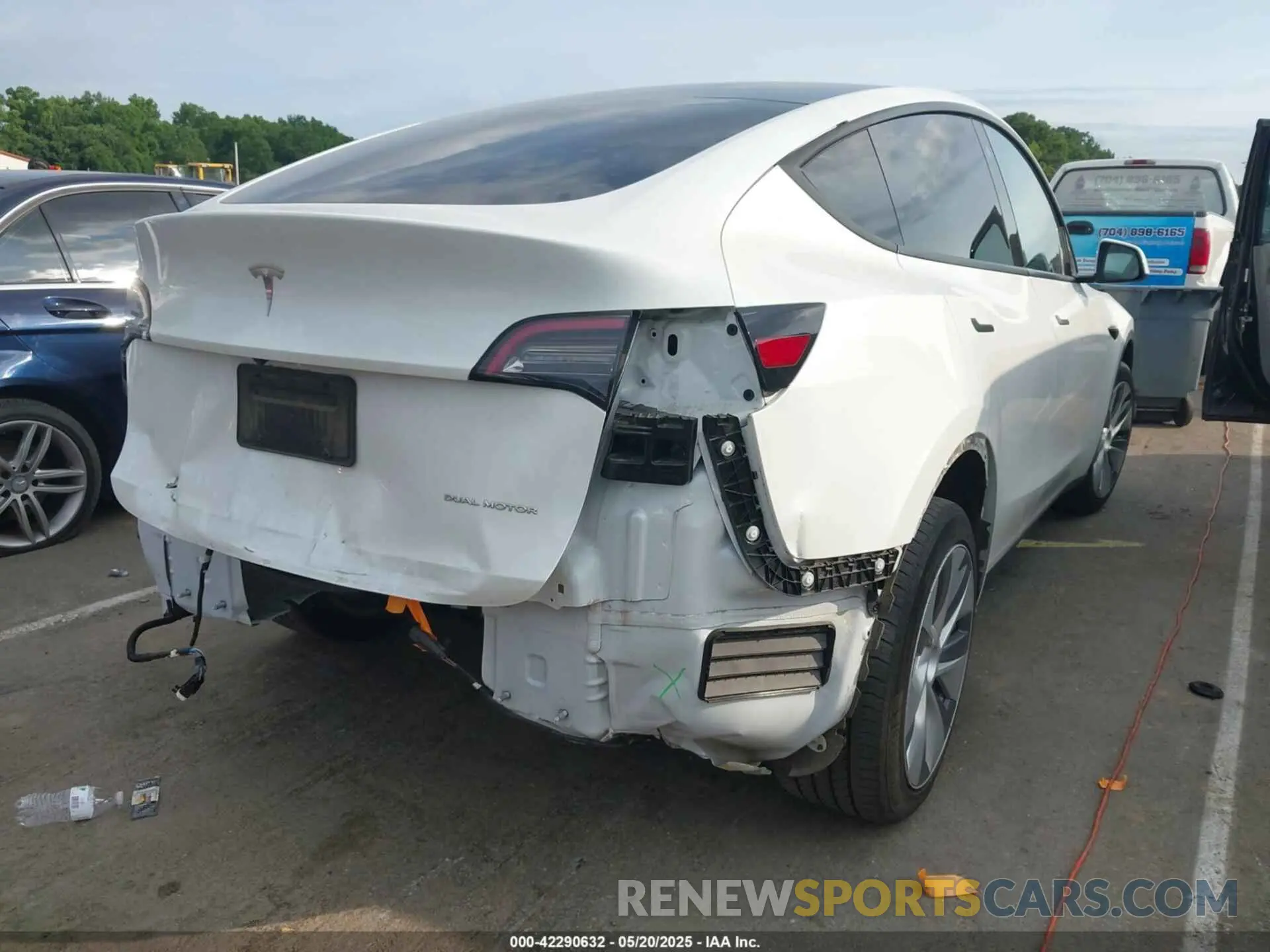 4 Photograph of a damaged car 7SAYGDEE8PA100711 TESLA MODEL Y 2023