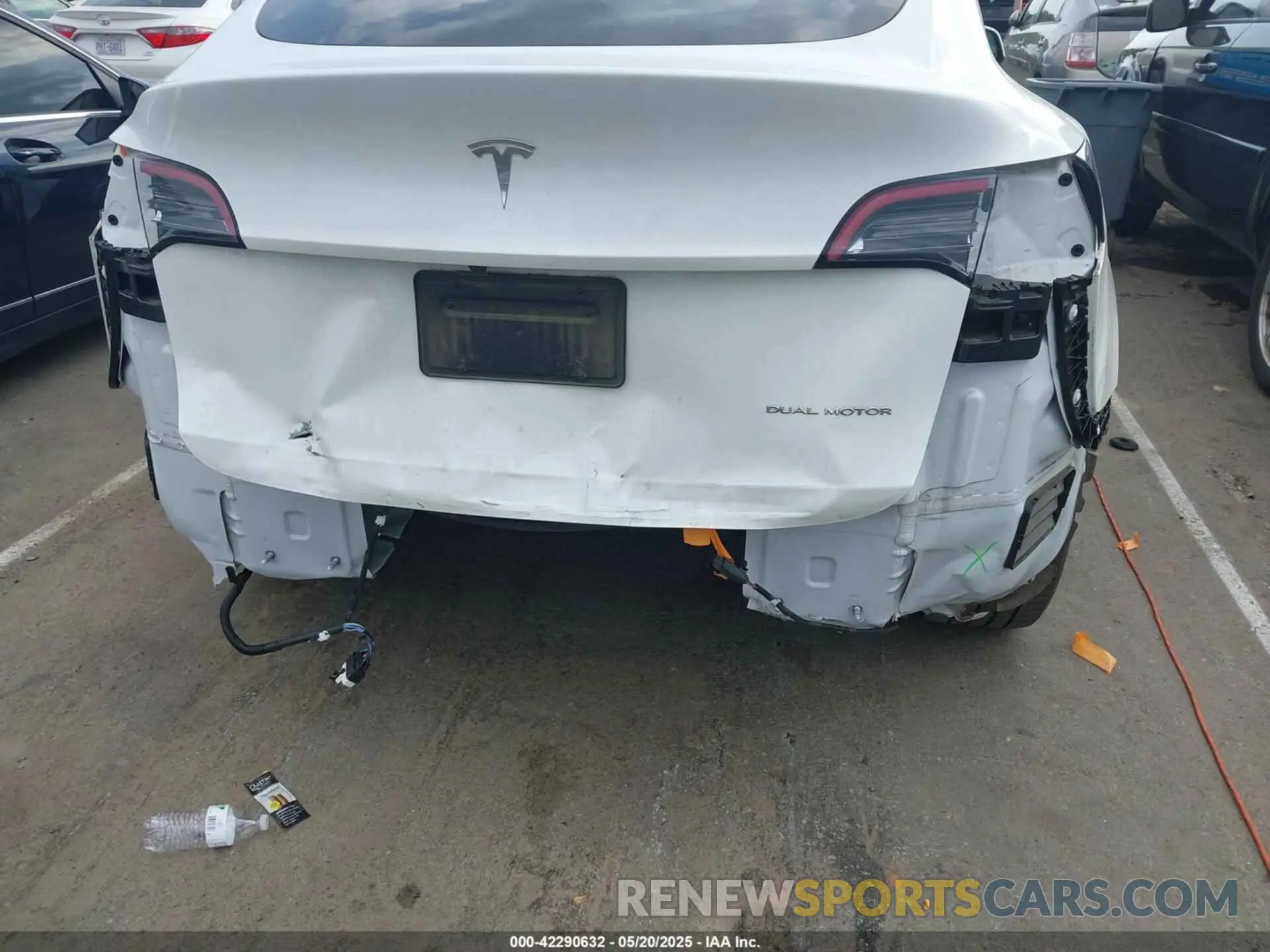 6 Photograph of a damaged car 7SAYGDEE8PA100711 TESLA MODEL Y 2023