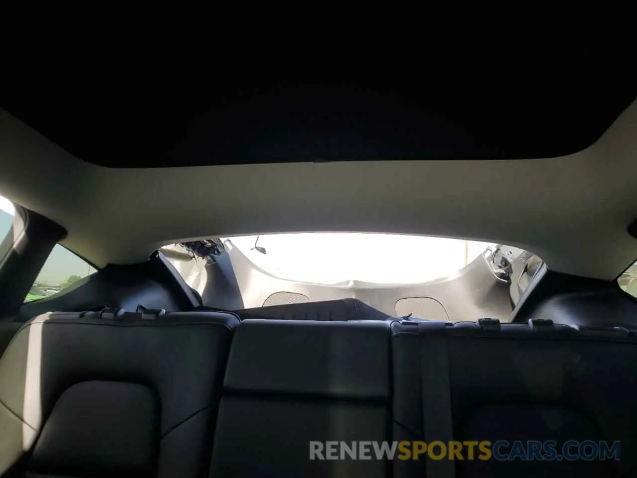 10 Photograph of a damaged car 7SAYGDEE8PA112289 TESLA MODEL Y 2023