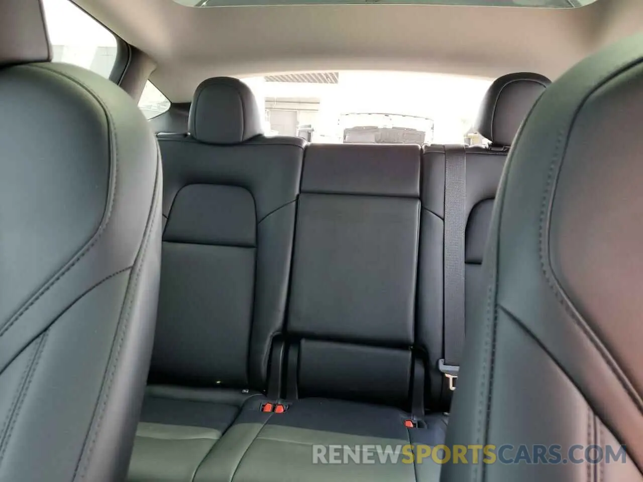10 Photograph of a damaged car 7SAYGDEE8PA115063 TESLA MODEL Y 2023