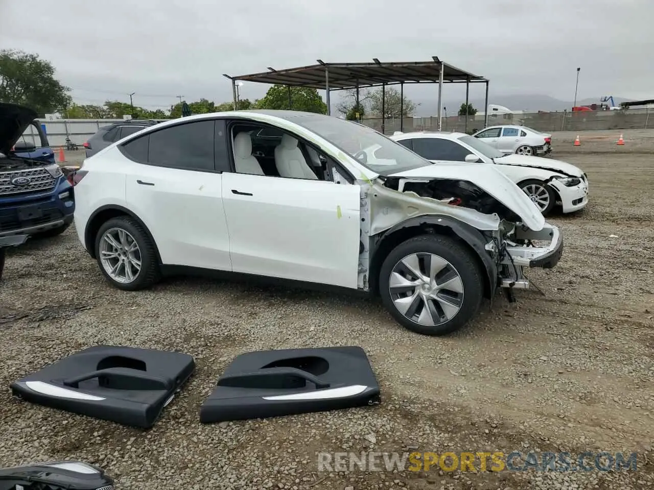 4 Photograph of a damaged car 7SAYGDEE8PA129562 TESLA MODEL Y 2023