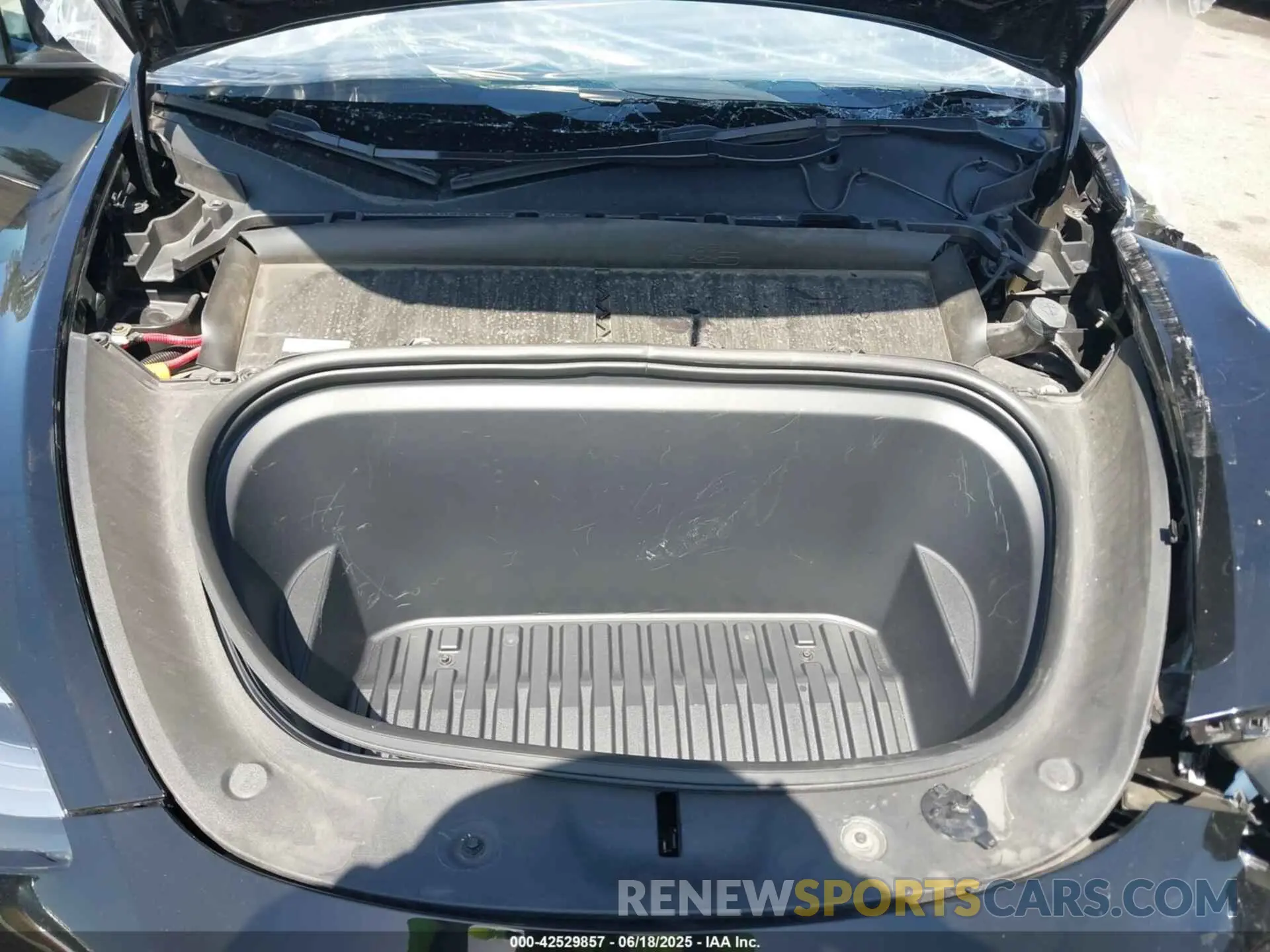 10 Photograph of a damaged car 7SAYGDEE8PA138813 TESLA MODEL Y 2023