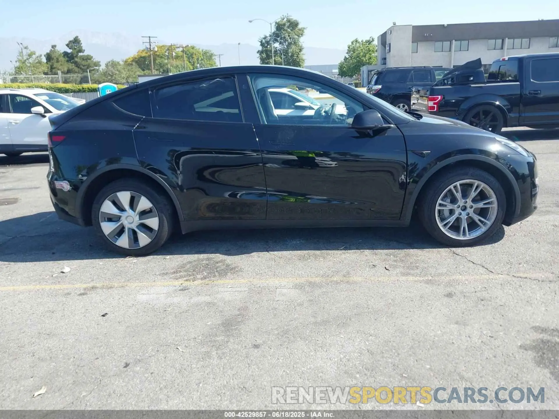 14 Photograph of a damaged car 7SAYGDEE8PA138813 TESLA MODEL Y 2023