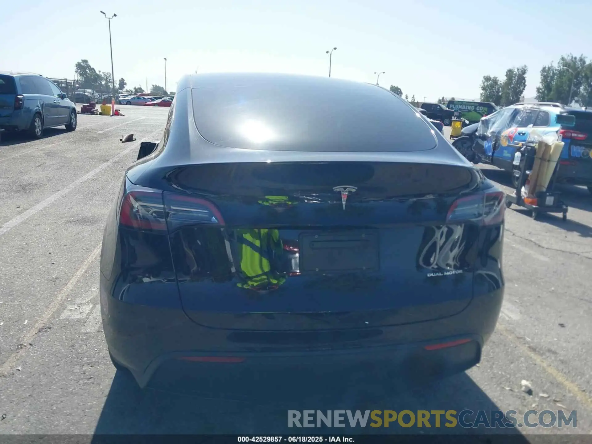 17 Photograph of a damaged car 7SAYGDEE8PA138813 TESLA MODEL Y 2023