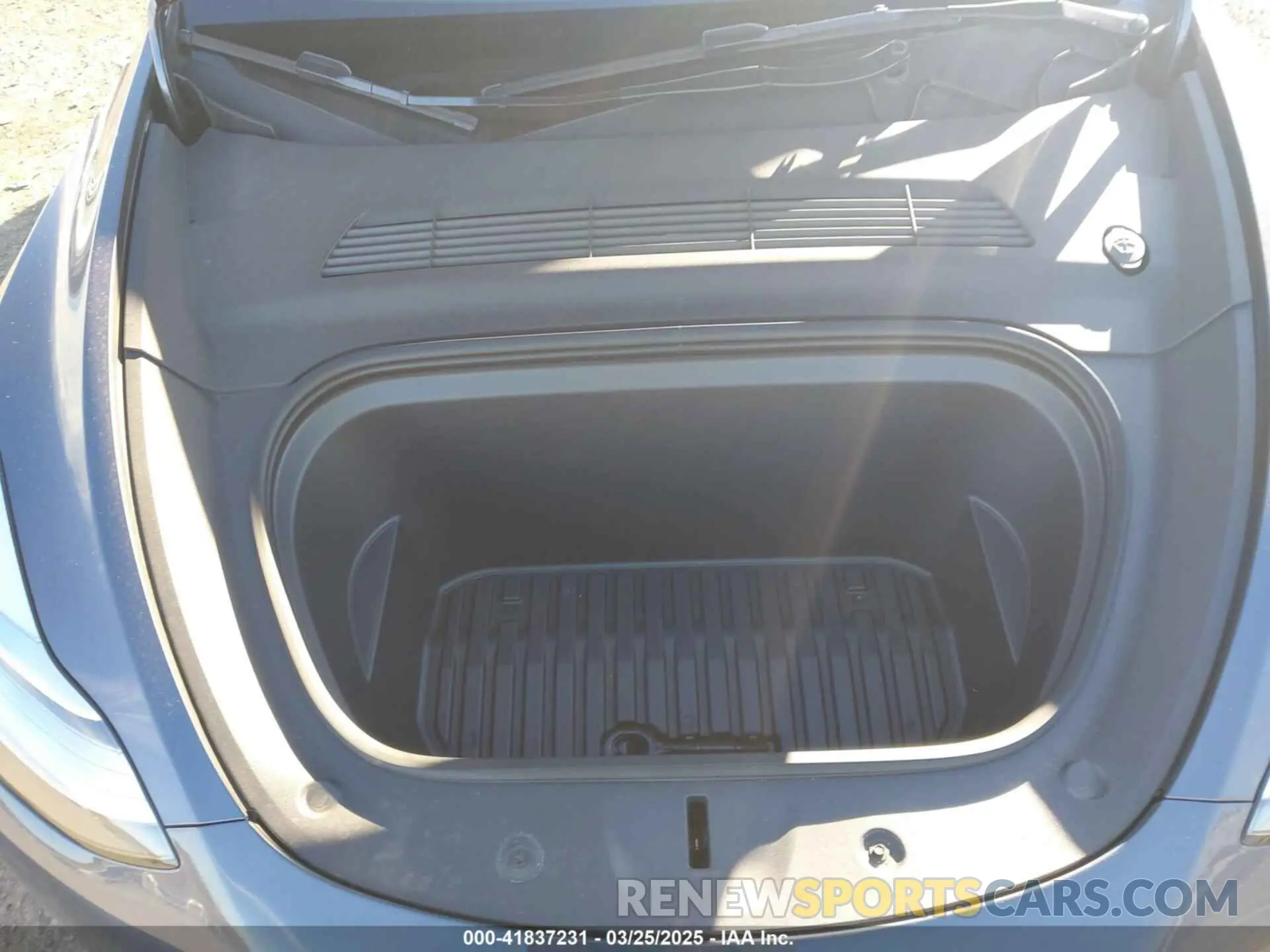 10 Photograph of a damaged car 7SAYGDEE8PA140562 TESLA MODEL Y 2023