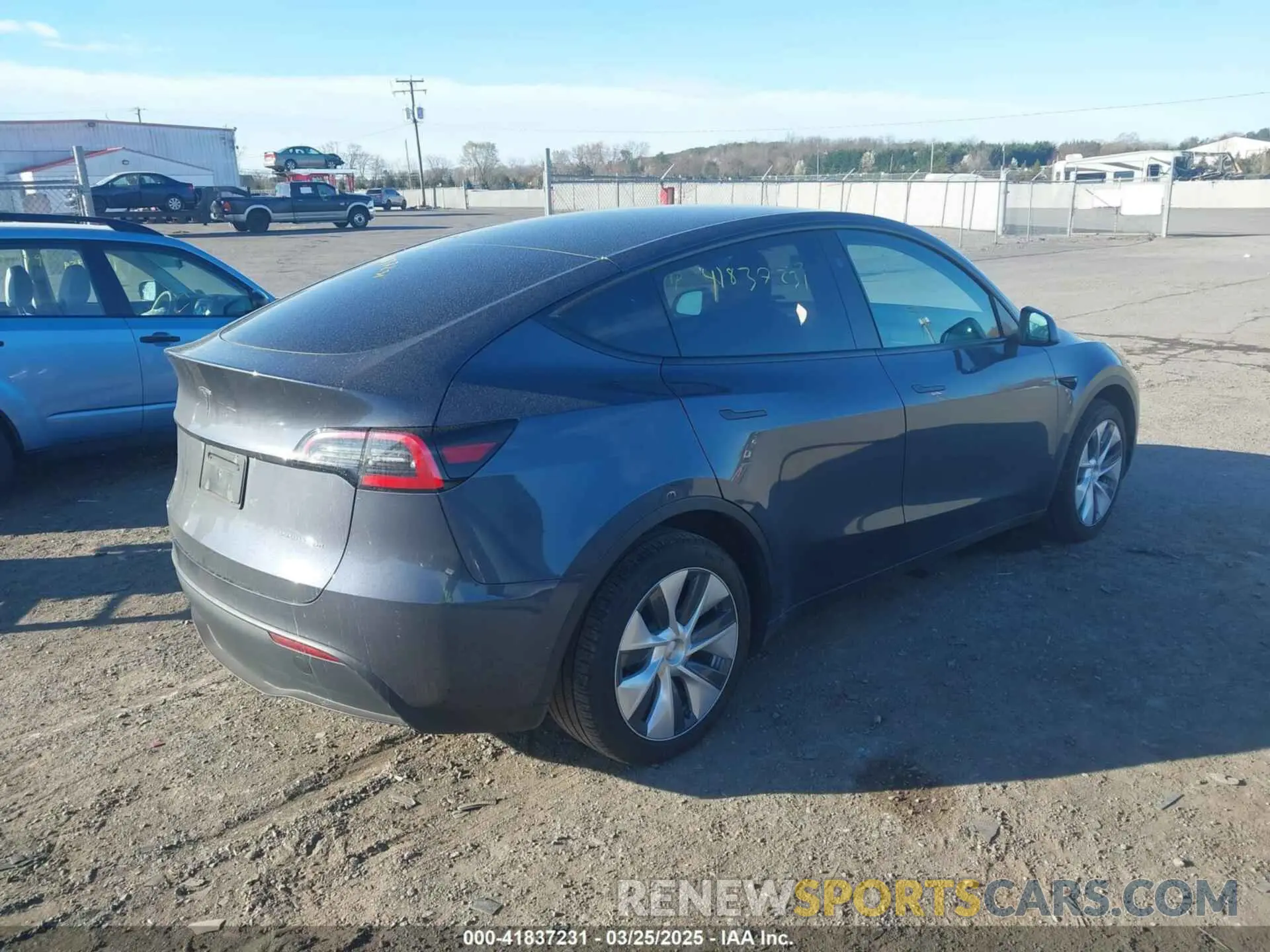 4 Photograph of a damaged car 7SAYGDEE8PA140562 TESLA MODEL Y 2023