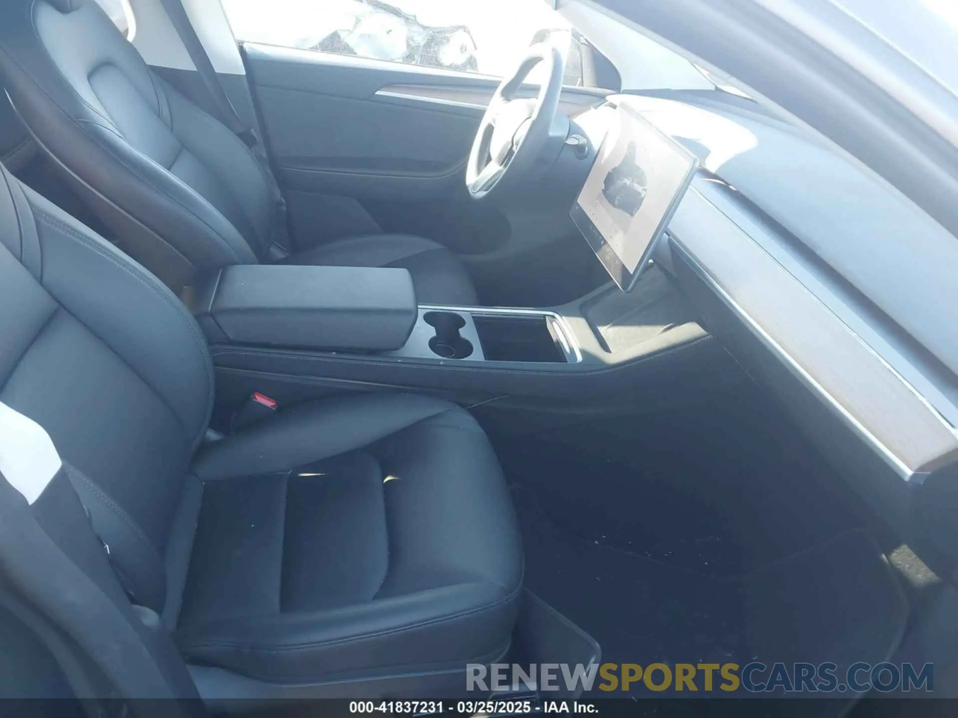 5 Photograph of a damaged car 7SAYGDEE8PA140562 TESLA MODEL Y 2023