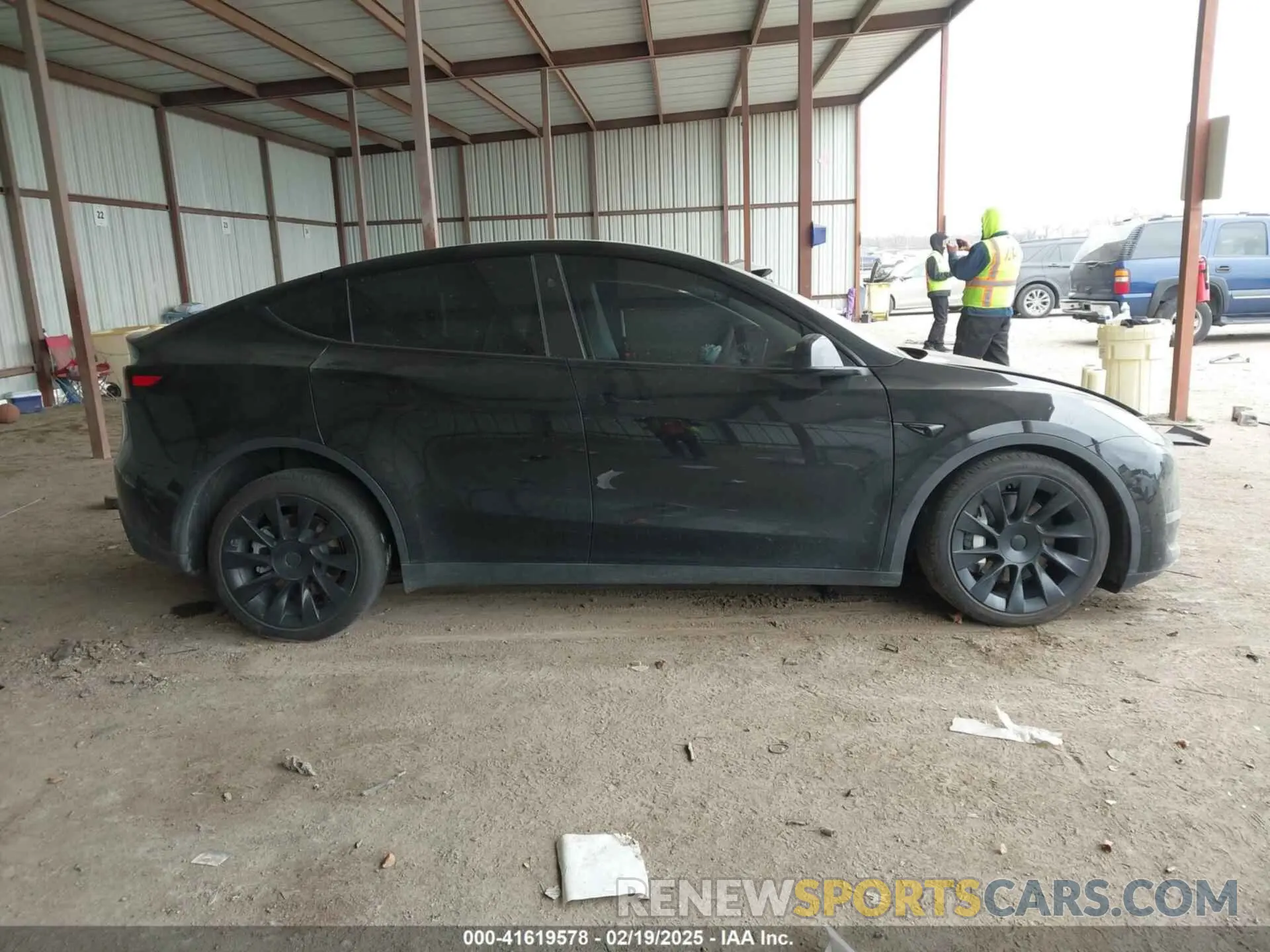 13 Photograph of a damaged car 7SAYGDEE8PA150900 TESLA MODEL Y 2023