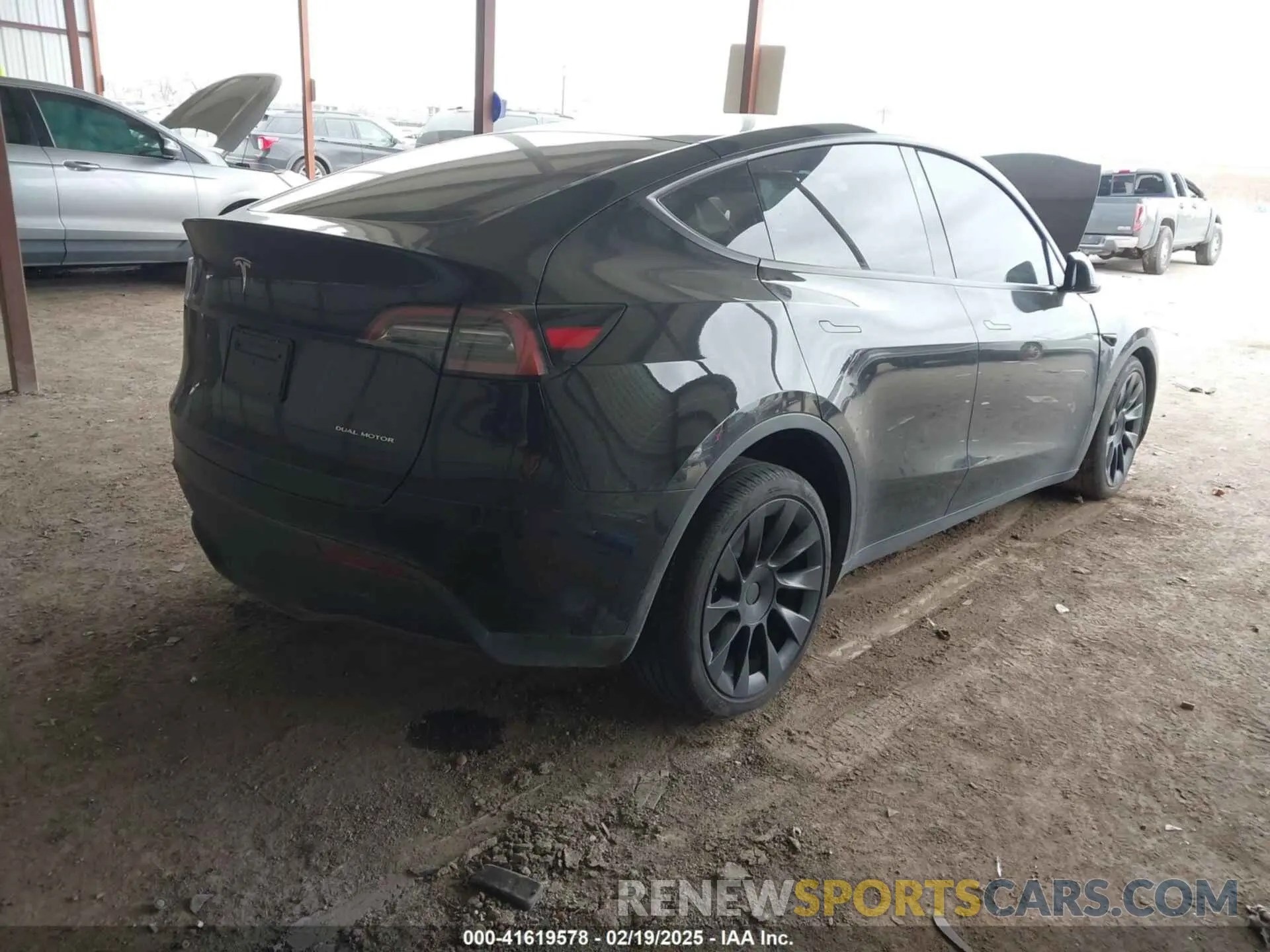 4 Photograph of a damaged car 7SAYGDEE8PA150900 TESLA MODEL Y 2023