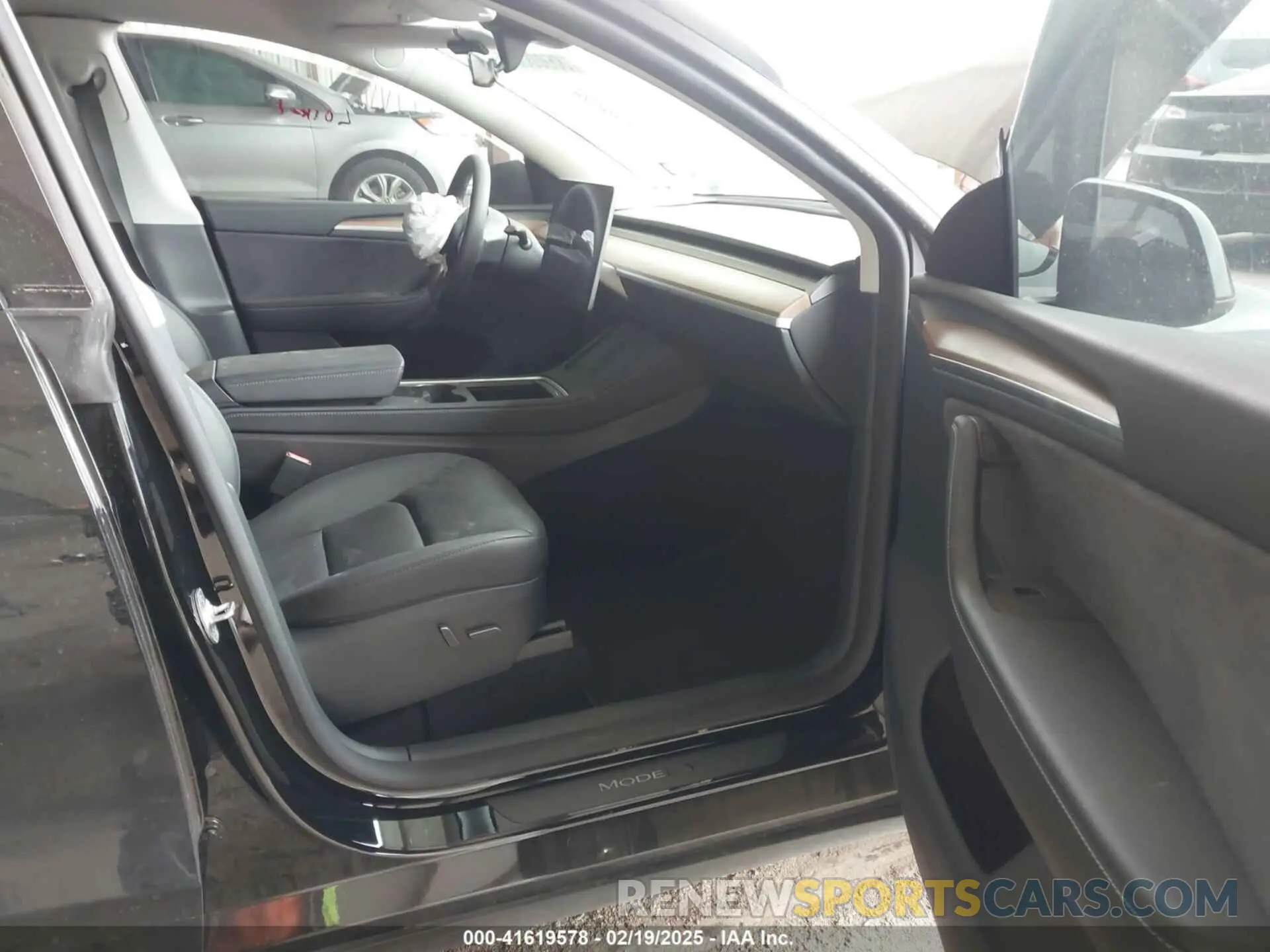 5 Photograph of a damaged car 7SAYGDEE8PA150900 TESLA MODEL Y 2023