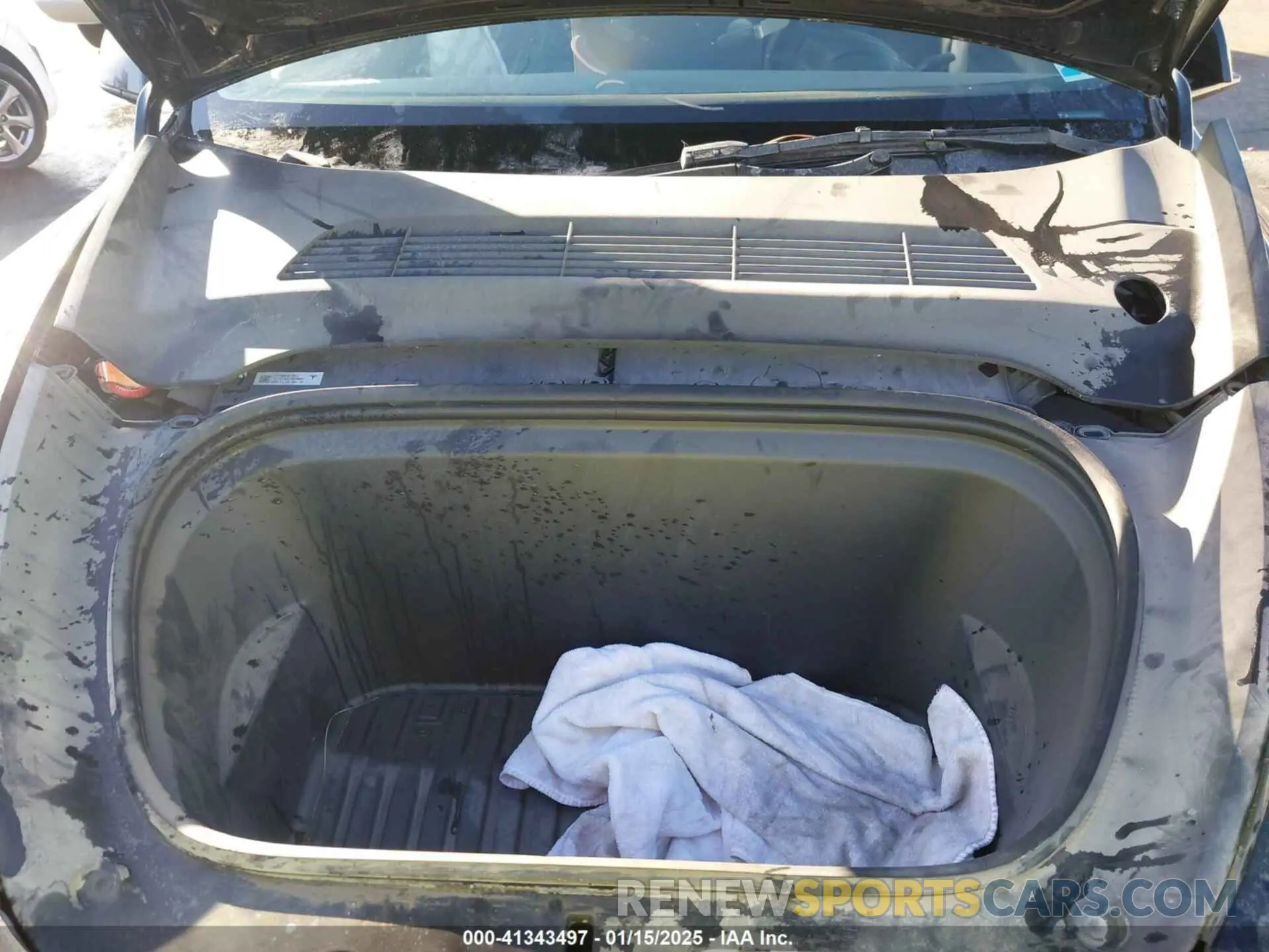 10 Photograph of a damaged car 7SAYGDEE8PA151965 TESLA MODEL Y 2023